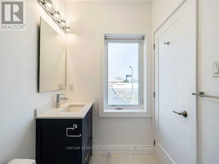 54 Westhampton Drive, Toronto, Ontario  M9R 1X6 - Photo 6 - W12430766