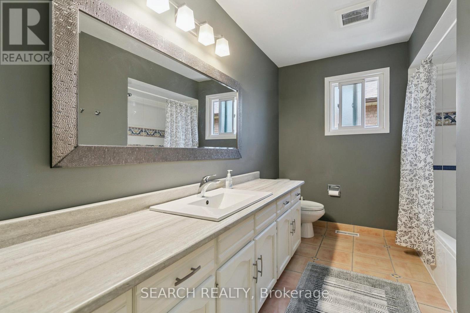 1823 The Chase, Mississauga, Ontario  L5M 2Y8 - Photo 30 - W12415326