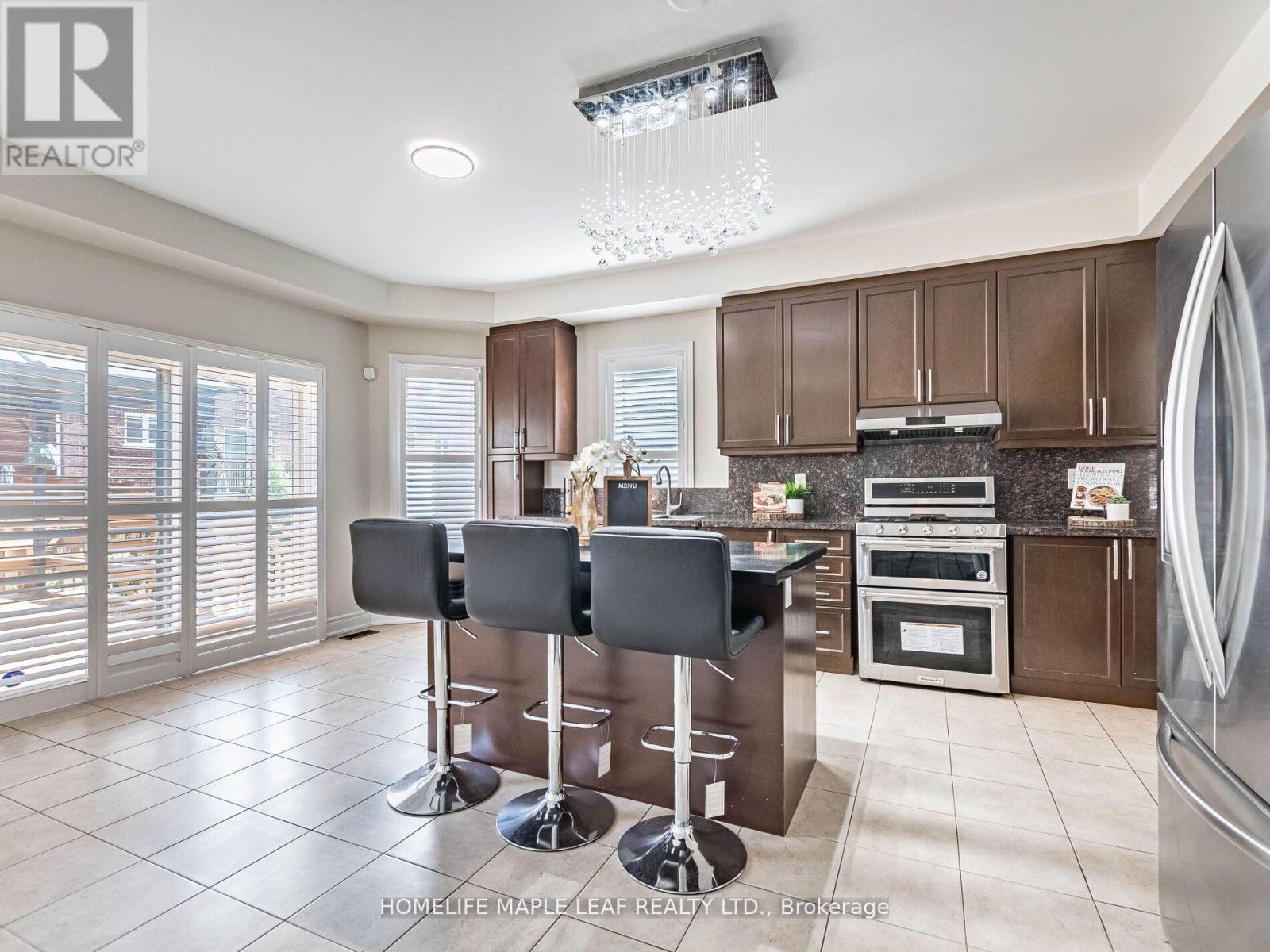 39 Birch Tree Trail, Brampton, Ontario  L6P 3W1 - Photo 17 - W12434357