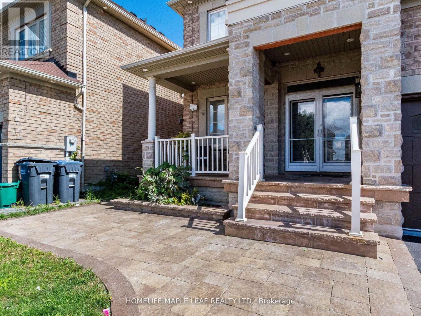 39 Birch Tree Trail, Brampton, Ontario  L6P 3W1 - Photo 3 - W12434357