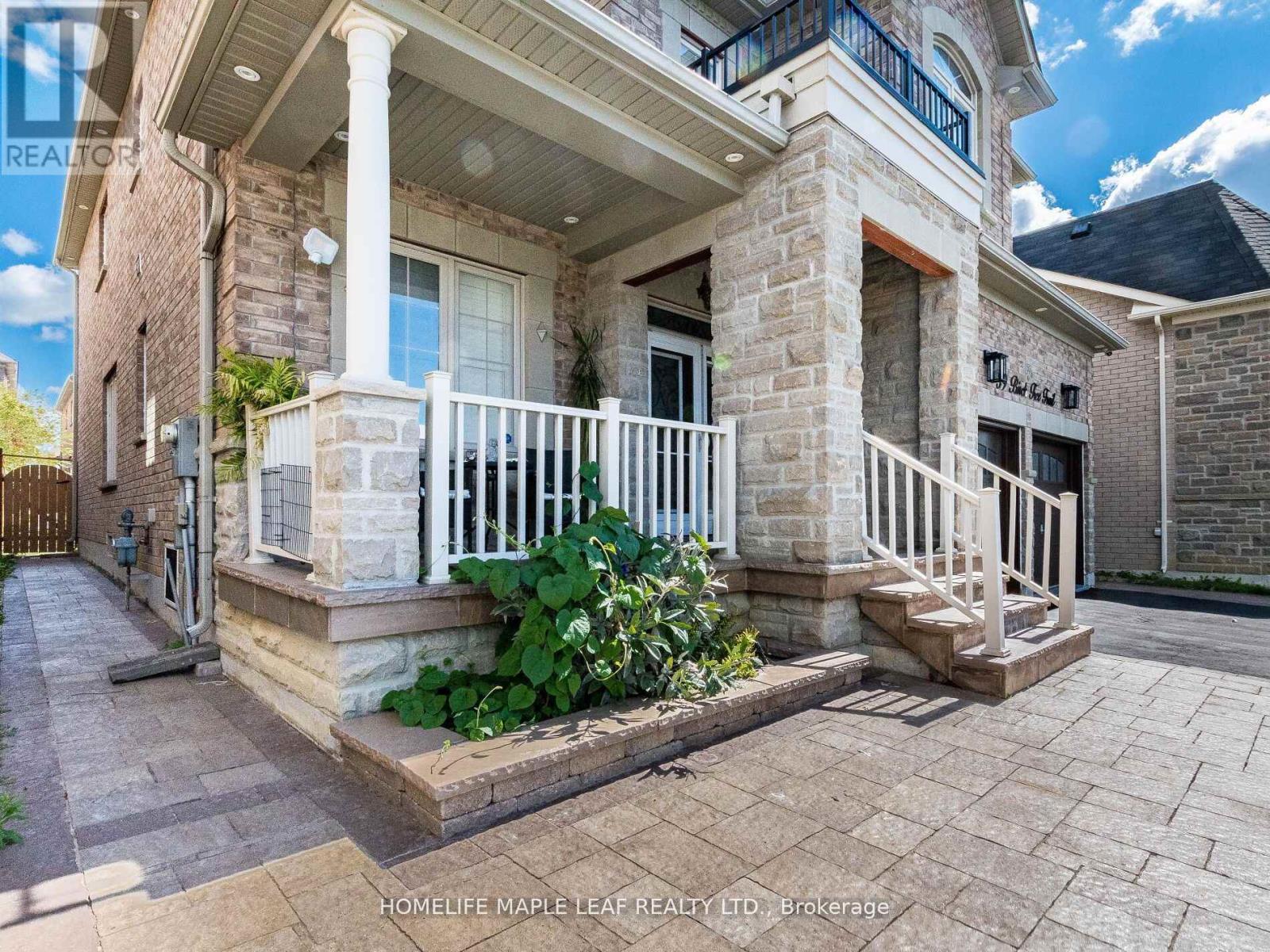 39 Birch Tree Trail, Brampton, Ontario  L6P 3W1 - Photo 2 - W12434357