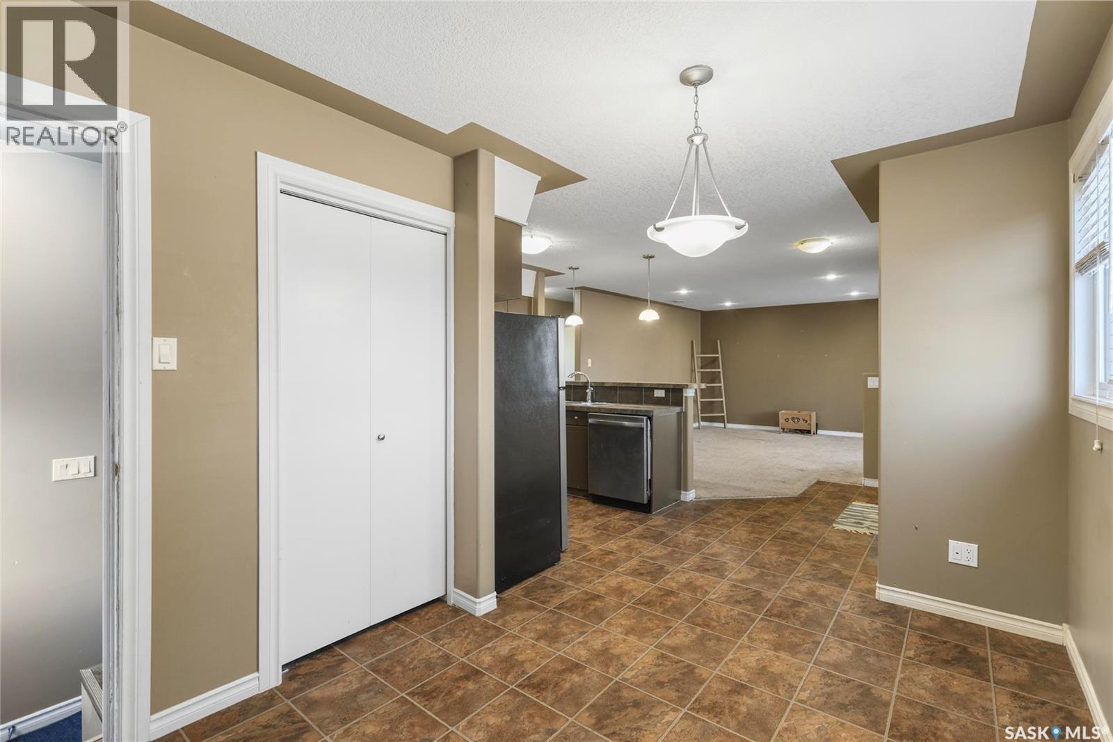 130 Scrivener Crescent, Regina, Saskatchewan  S4N 4V7 - Photo 10 - SK019671