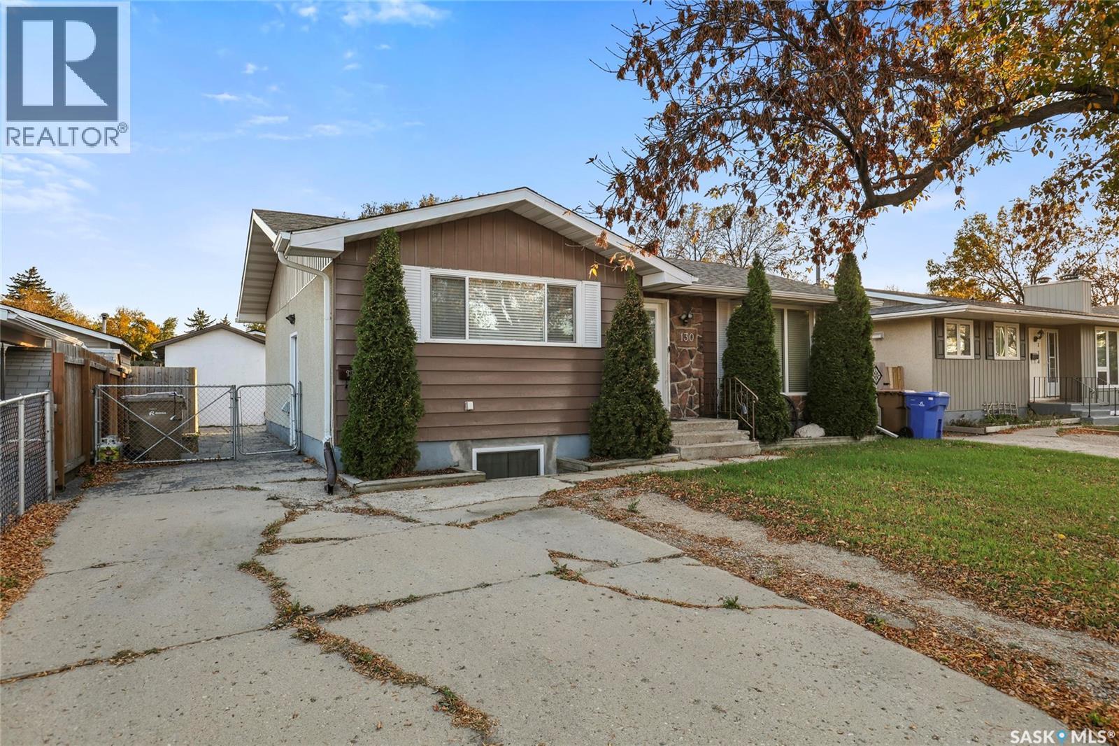 130 Scrivener Crescent, Regina, Saskatchewan  S4N 4V7 - Photo 2 - SK019671