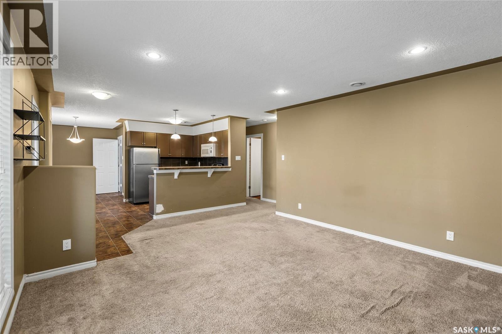 130 Scrivener Crescent, Regina, Saskatchewan  S4N 4V7 - Photo 5 - SK019671
