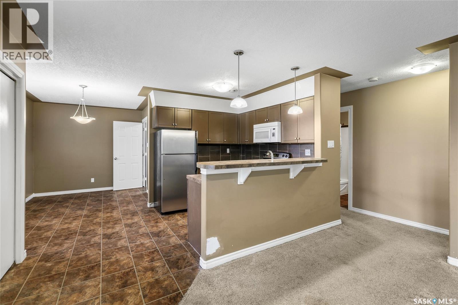 130 Scrivener Crescent, Regina, Saskatchewan  S4N 4V7 - Photo 6 - SK019671