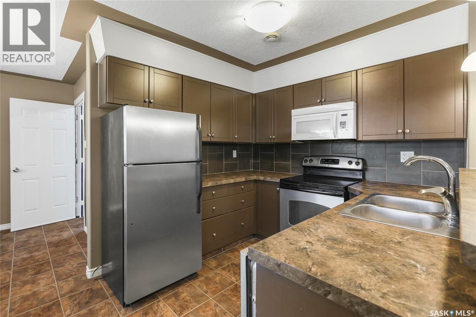 130 Scrivener Crescent, Regina, Saskatchewan  S4N 4V7 - Photo 7 - SK019671