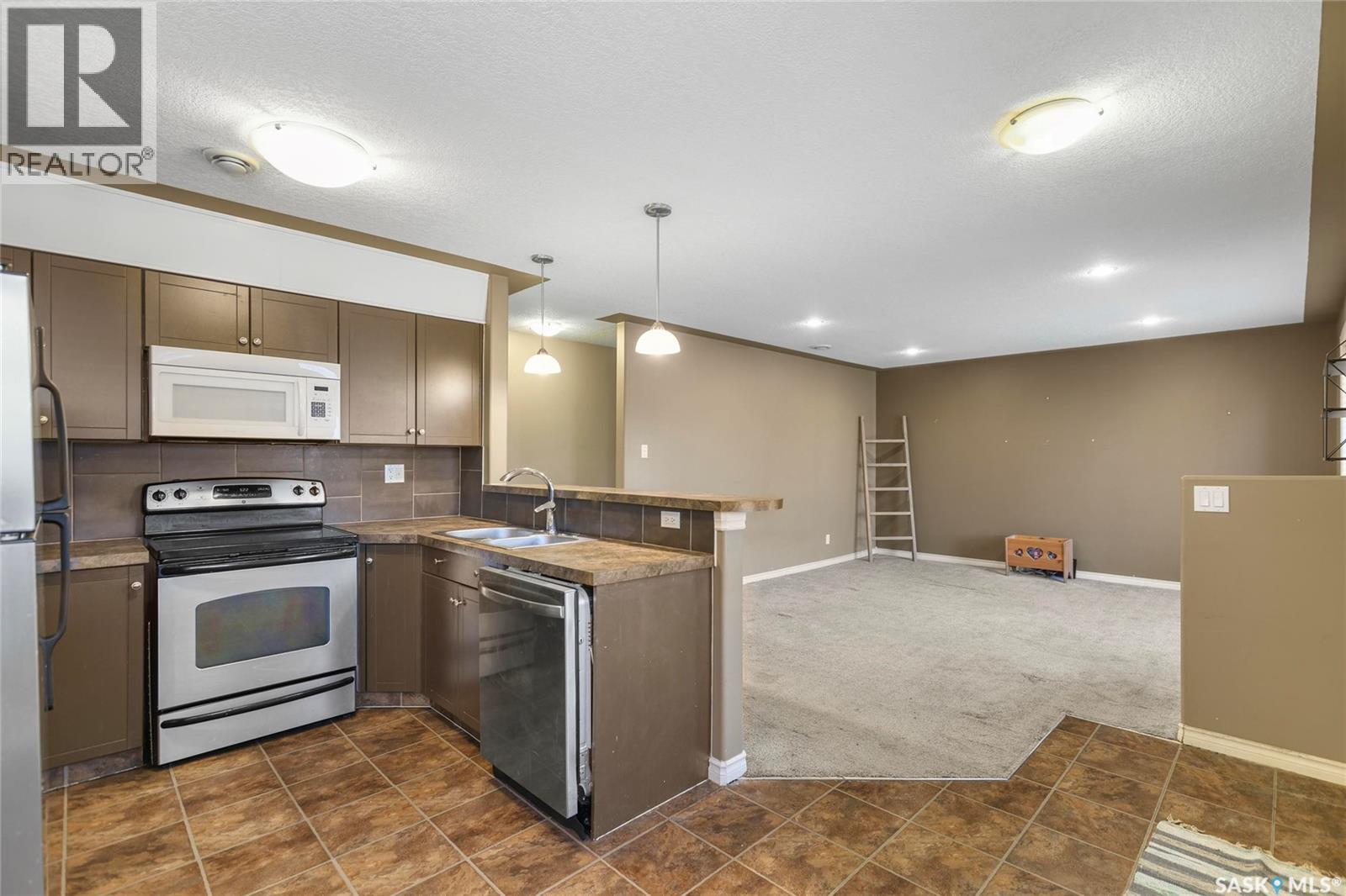 130 Scrivener Crescent, Regina, Saskatchewan  S4N 4V7 - Photo 8 - SK019671