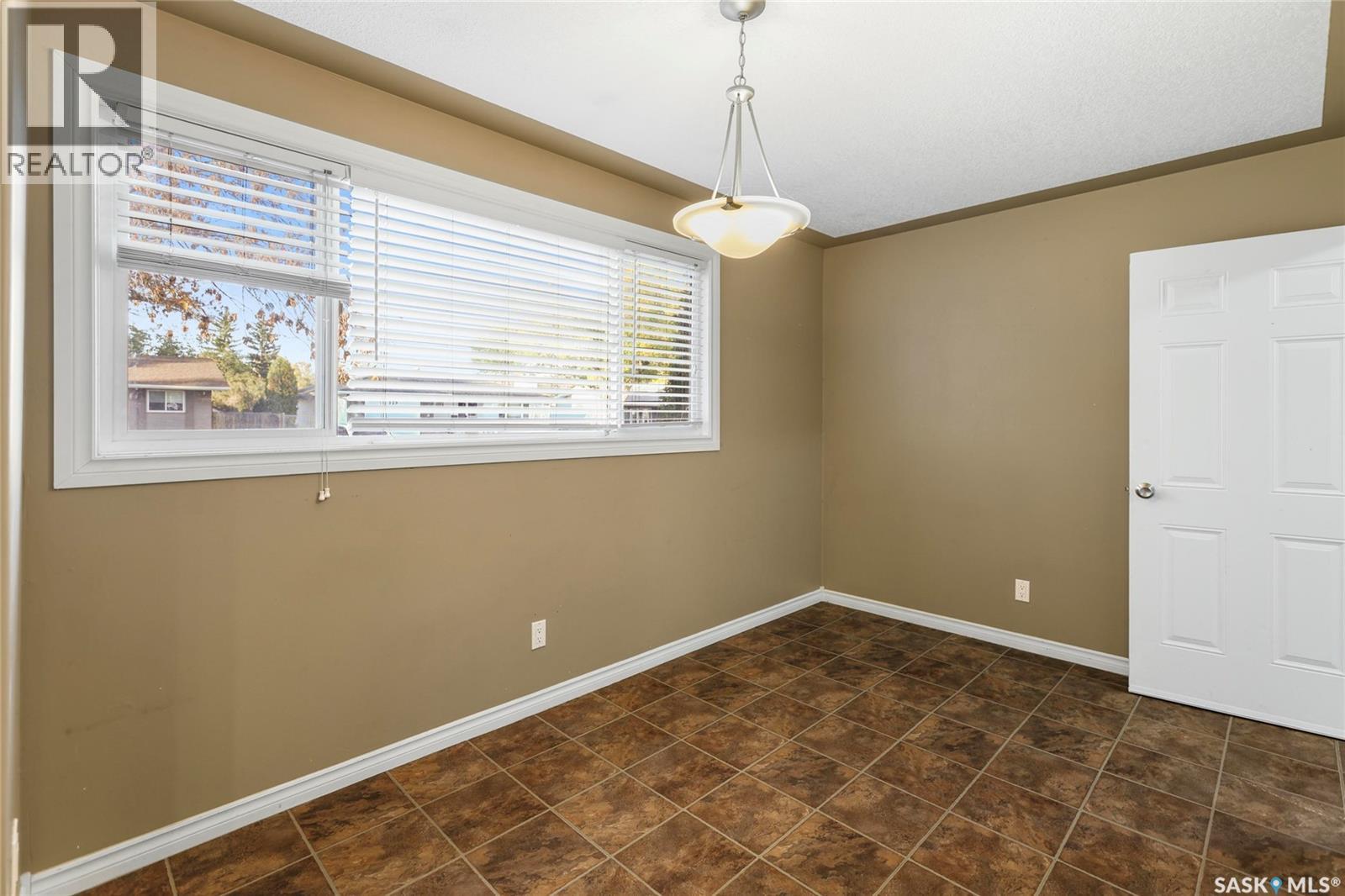130 Scrivener Crescent, Regina, Saskatchewan  S4N 4V7 - Photo 9 - SK019671