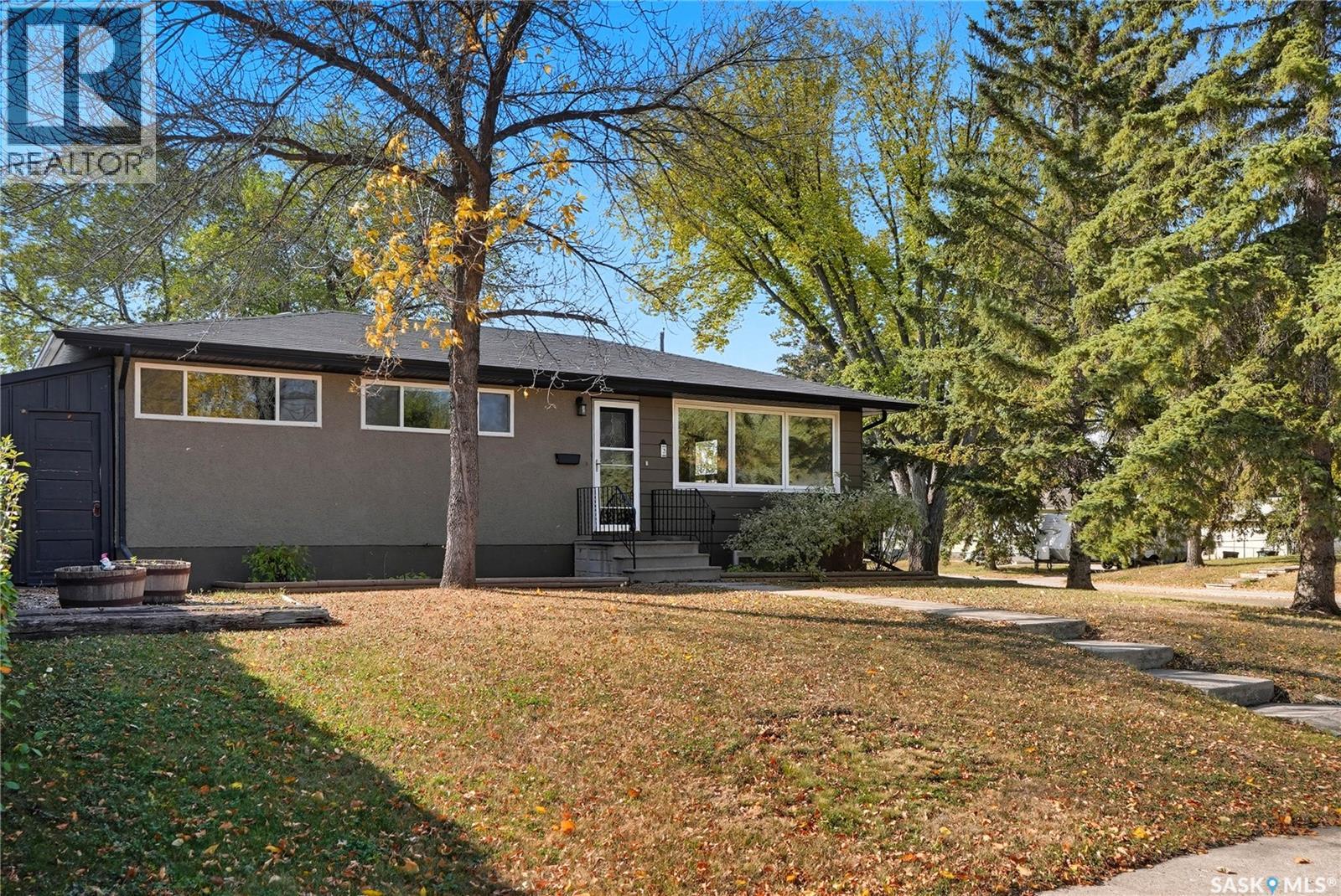 2 Young Crescent, Saskatoon, Saskatchewan  S7J 2C4 - Photo 2 - SK019670