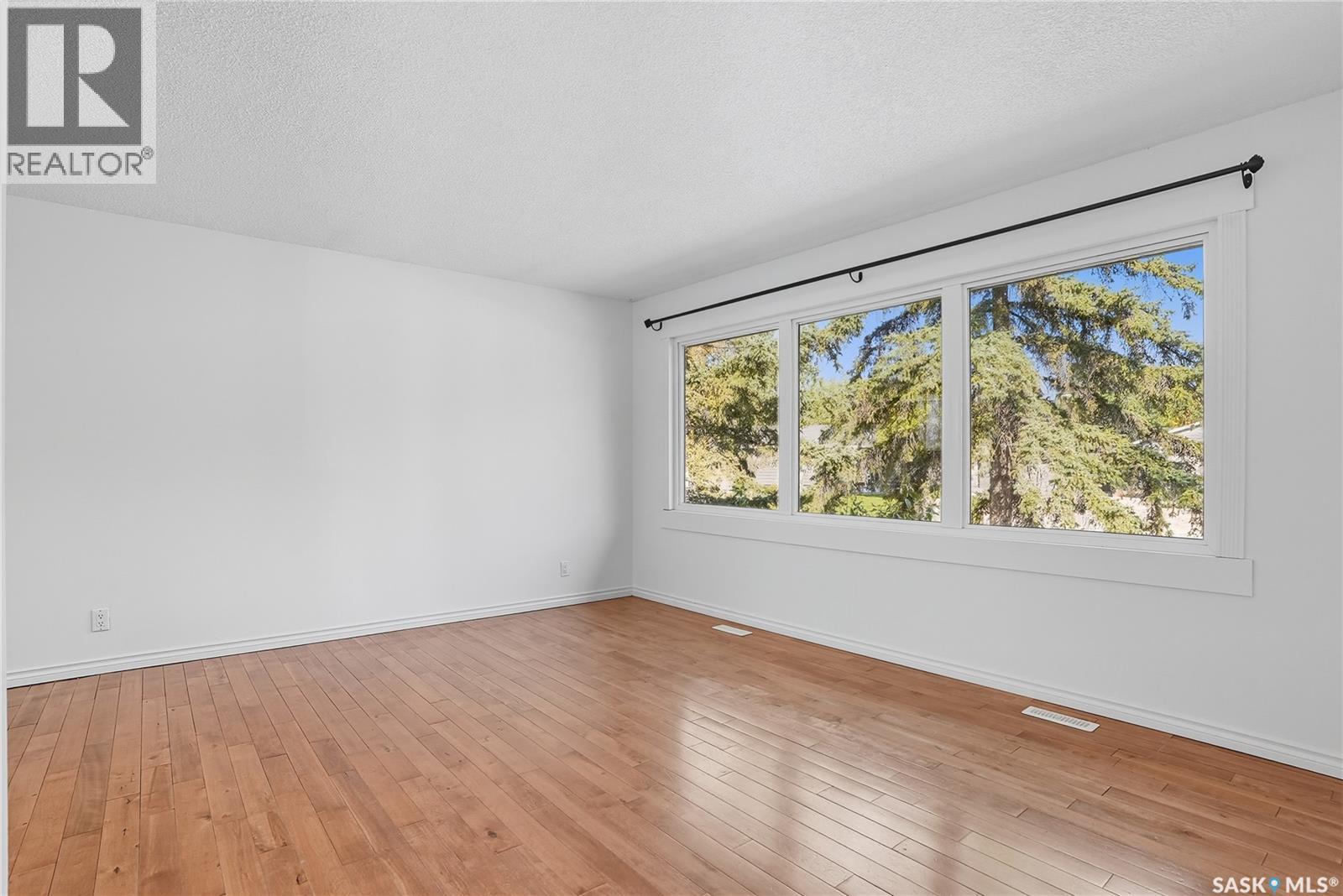 2 Young Crescent, Saskatoon, Saskatchewan  S7J 2C4 - Photo 5 - SK019670