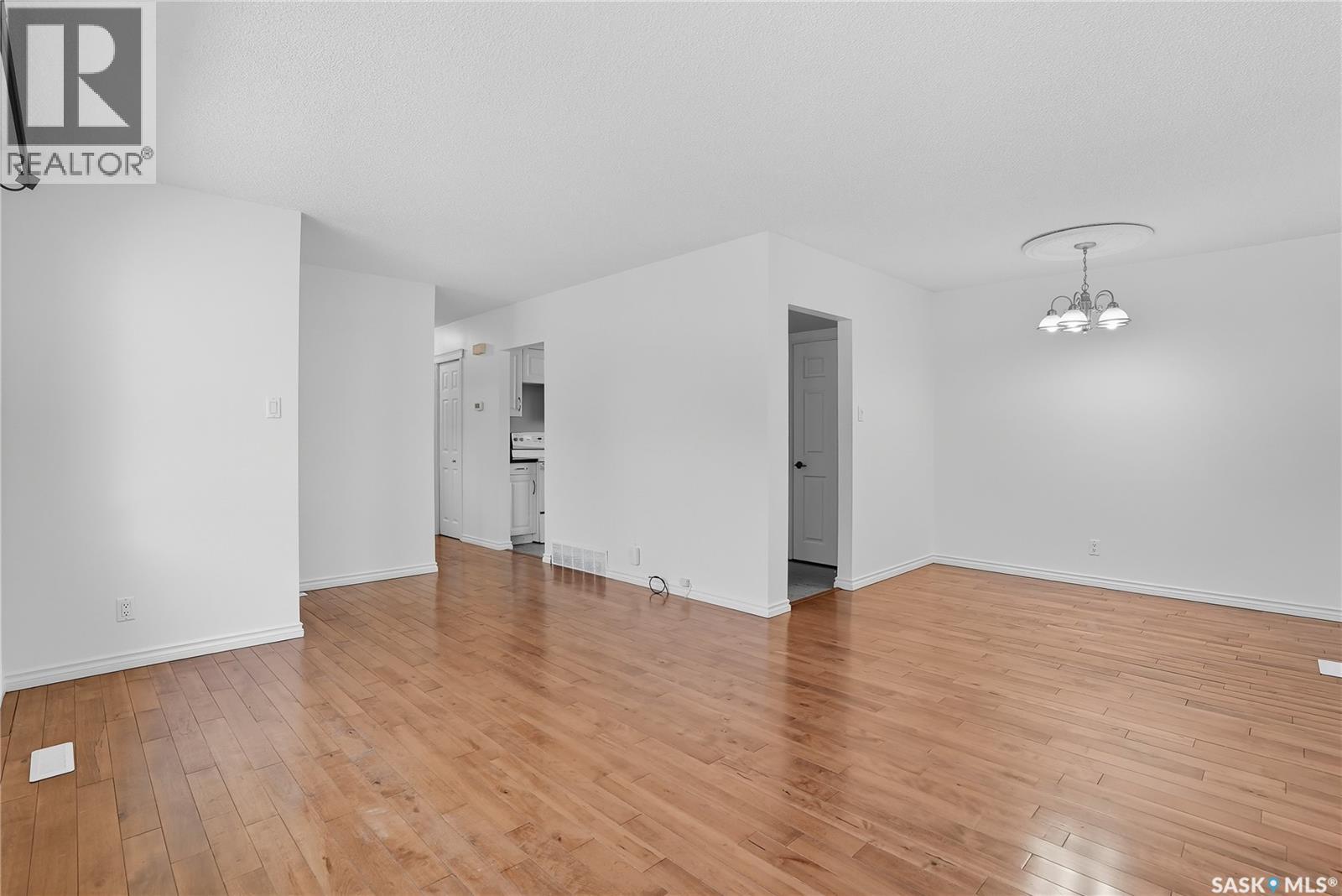 2 Young Crescent, Saskatoon, Saskatchewan  S7J 2C4 - Photo 7 - SK019670