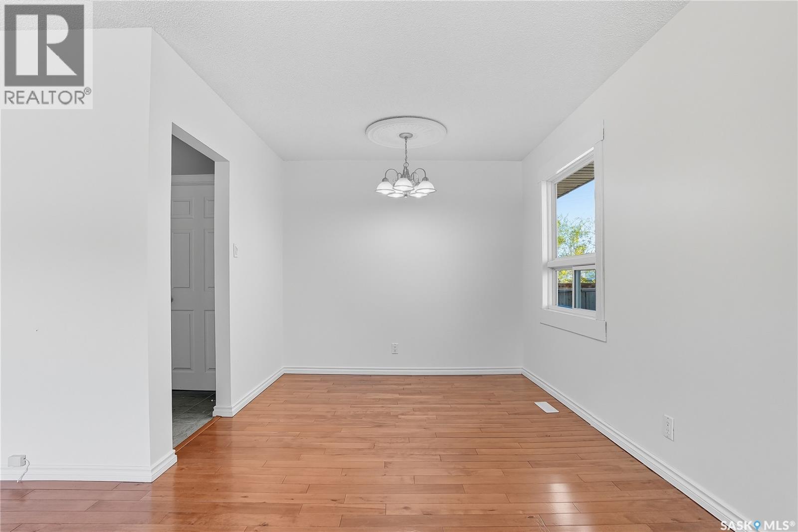 2 Young Crescent, Saskatoon, Saskatchewan  S7J 2C4 - Photo 8 - SK019670