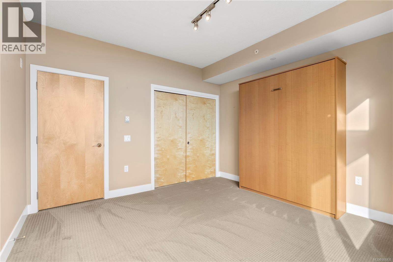 402 748 Sayward Hill Terr, Saanich, British Columbia  V8Y 3K1 - Photo 29 - 988435