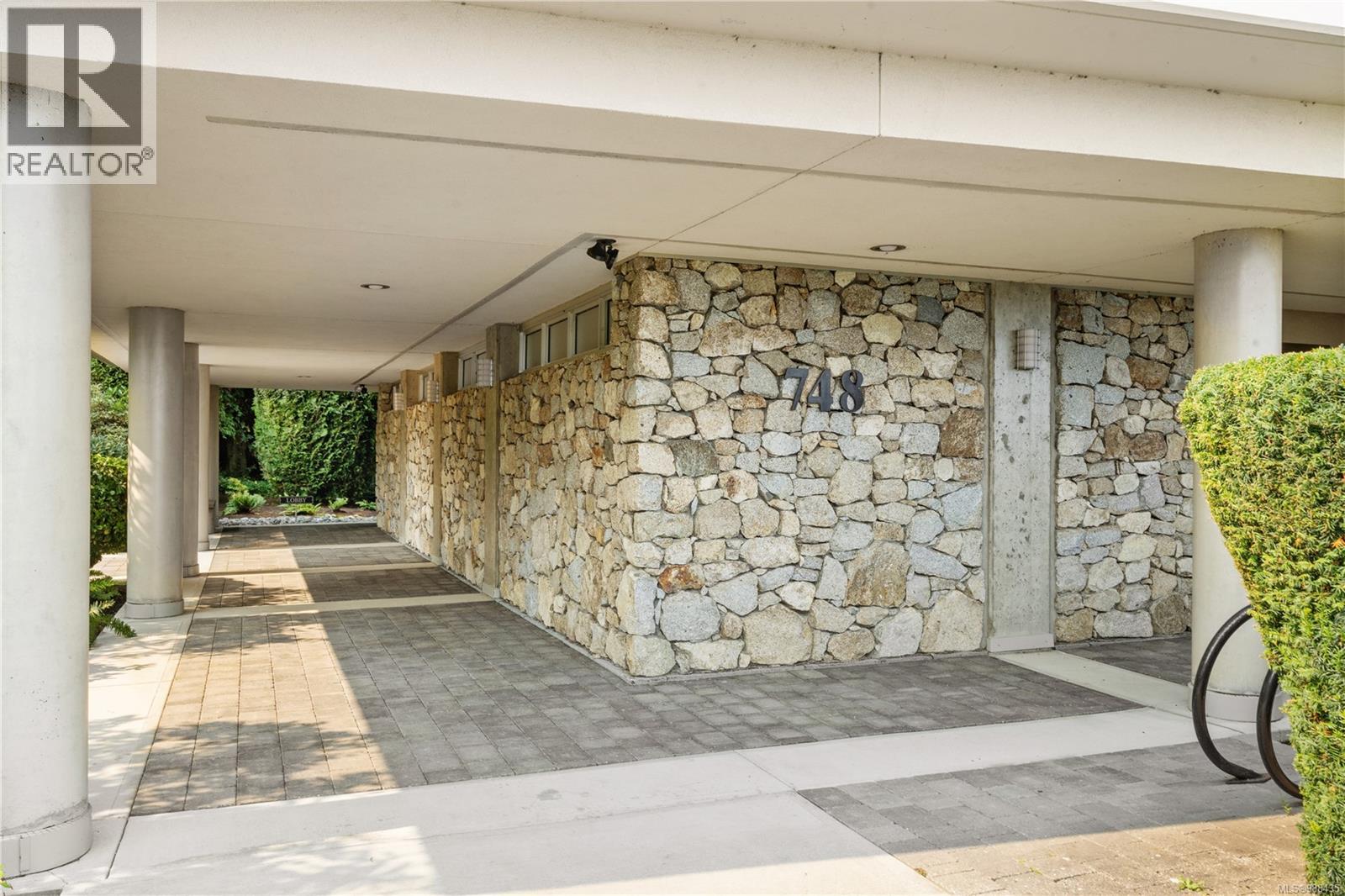 402 748 Sayward Hill Terr, Saanich, British Columbia  V8Y 3K1 - Photo 43 - 988435