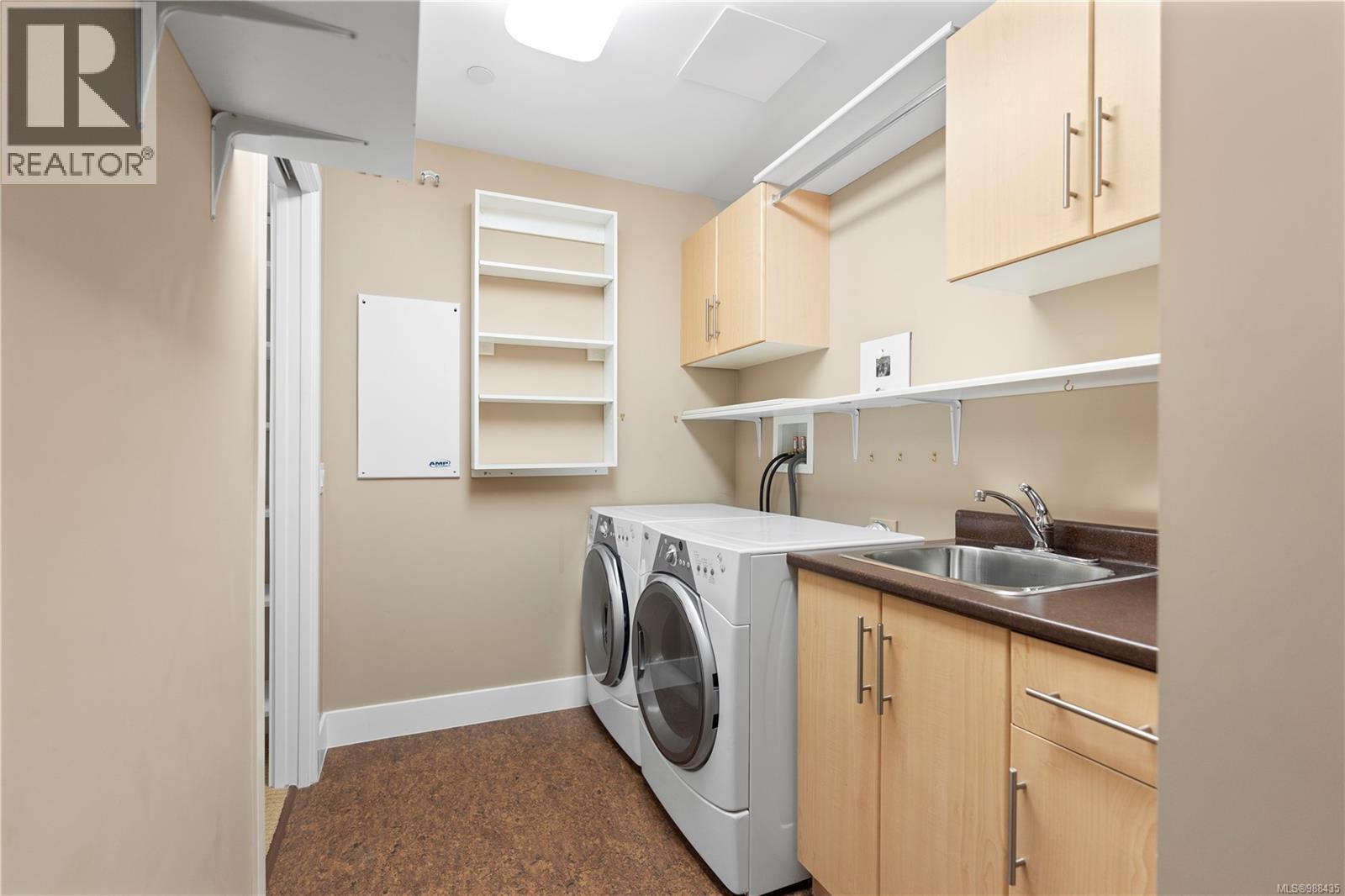 402 748 Sayward Hill Terr, Saanich, British Columbia  V8Y 3K1 - Photo 33 - 988435
