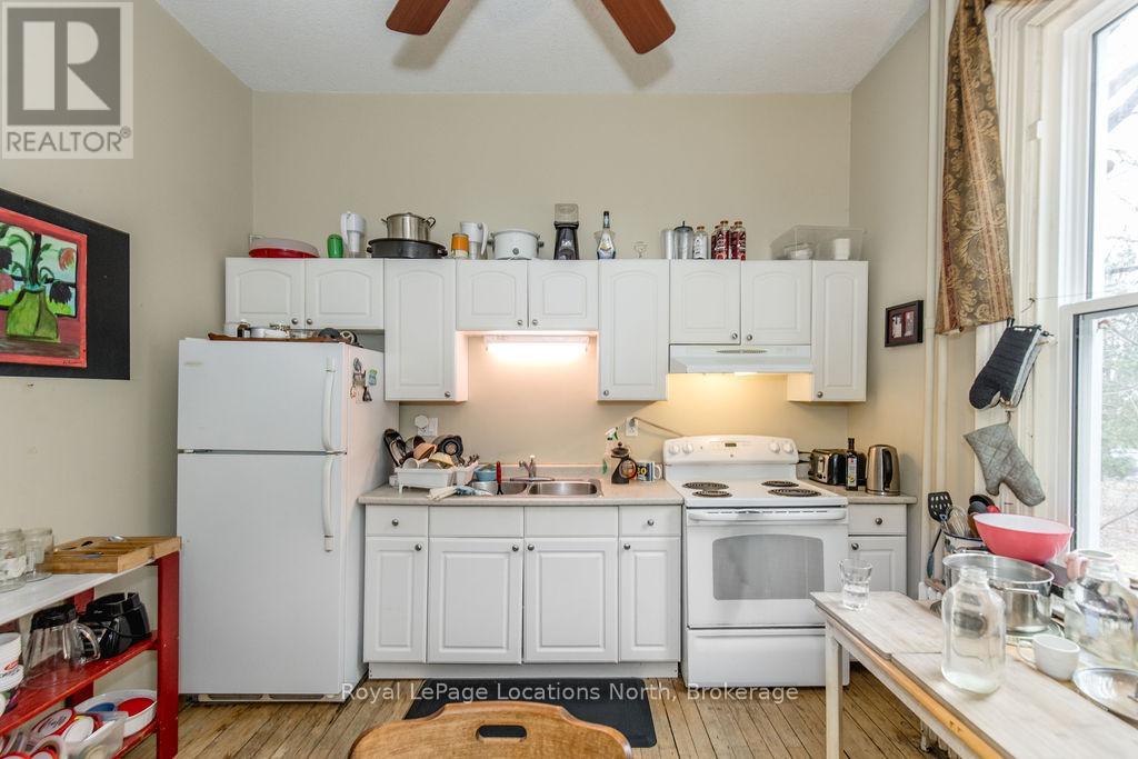 3 Peel Street, Barrie, Ontario  L4M 3K7 - Photo 8 - S12434721
