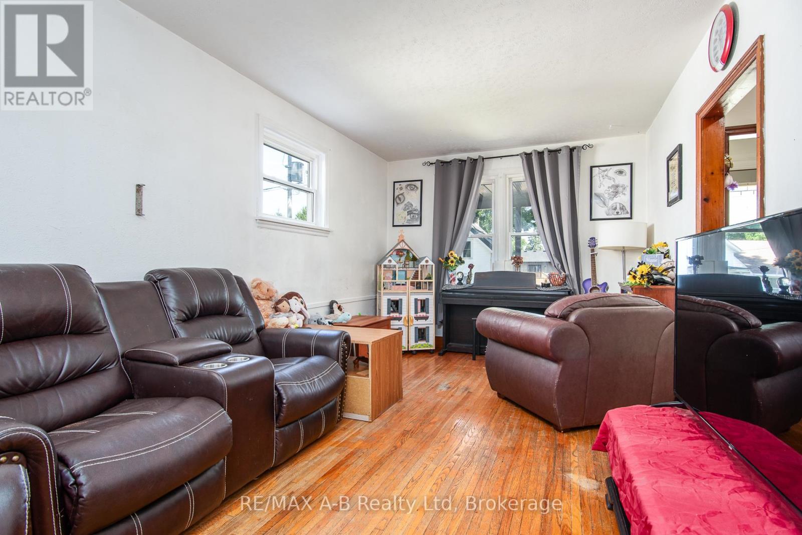 83 East Gore Street, Stratford, Ontario  N5A 3X4 - Photo 5 - X12434712