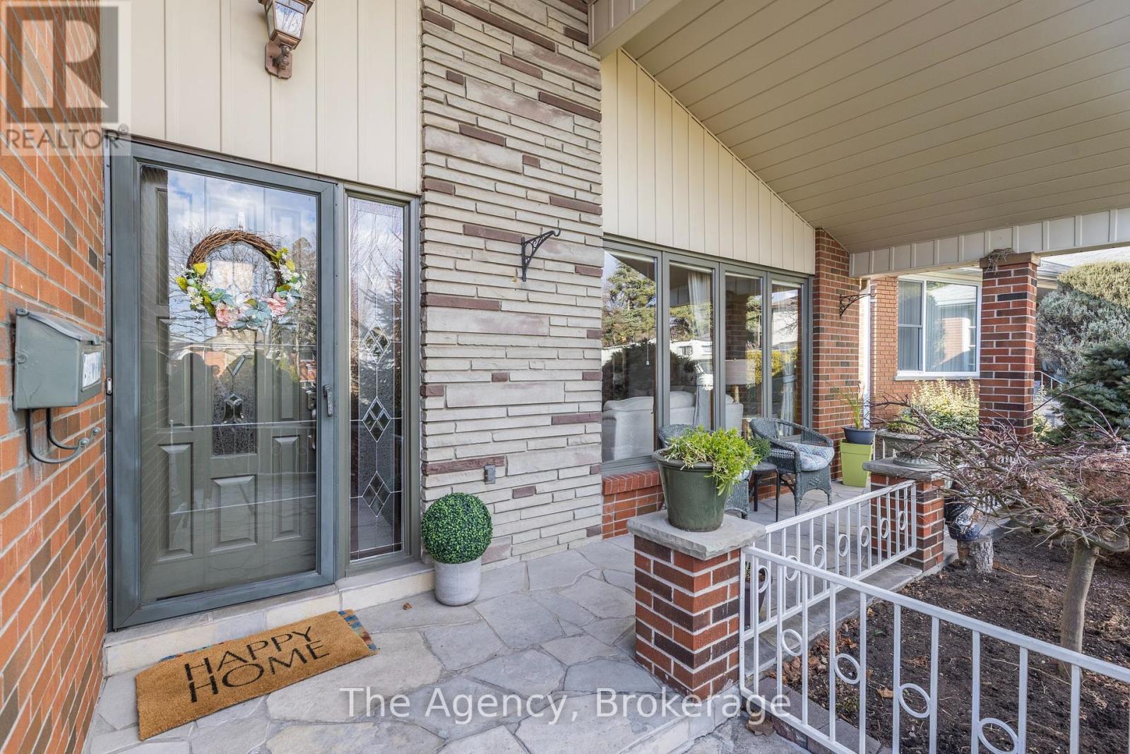 3236 Cedartree Crescent, Mississauga, Ontario  L4Y 3G3 - Photo 2 - W12244186
