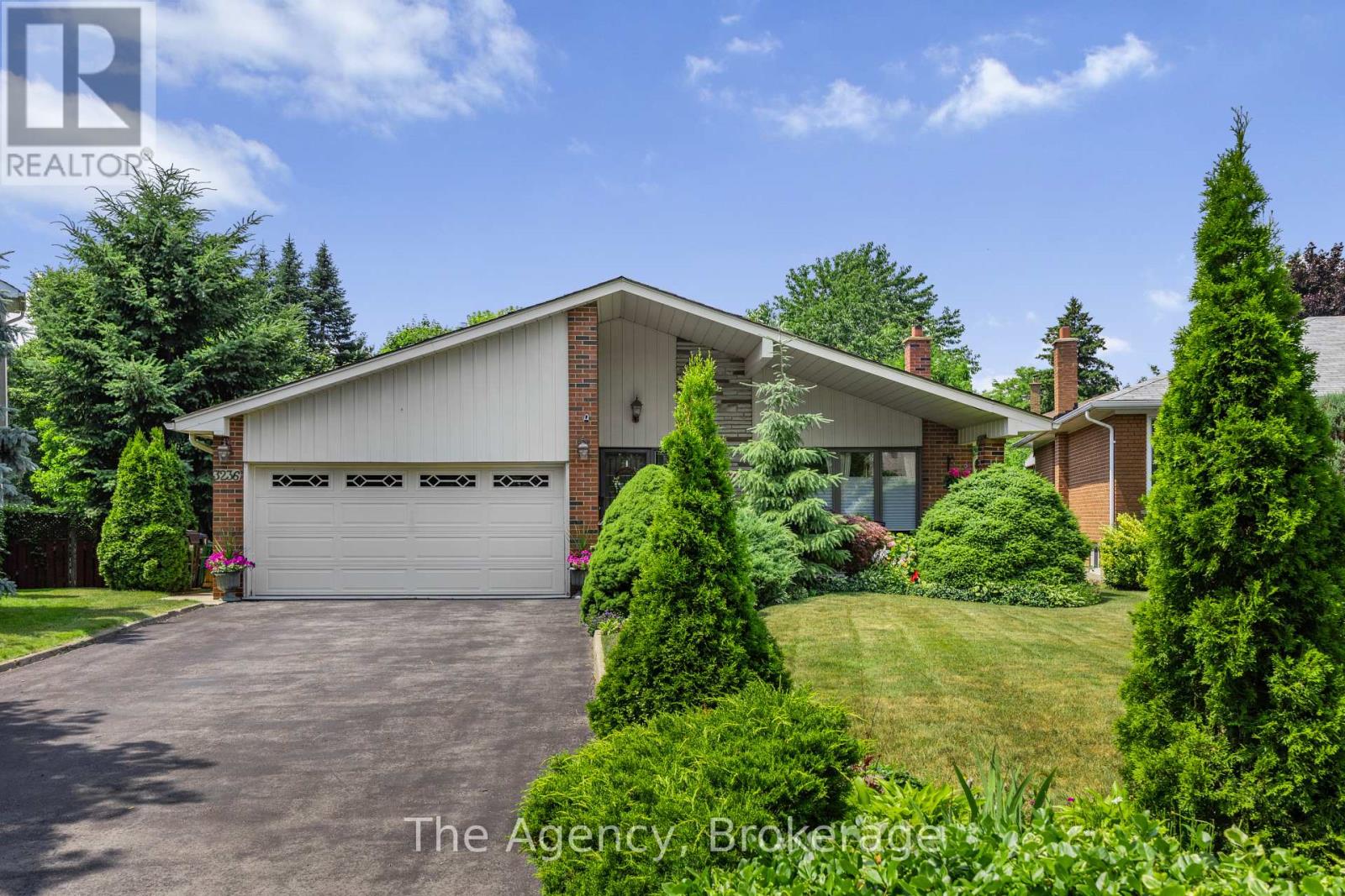3236 Cedartree Crescent, Mississauga, Ontario  L4Y 3G3 - Photo 3 - W12244186