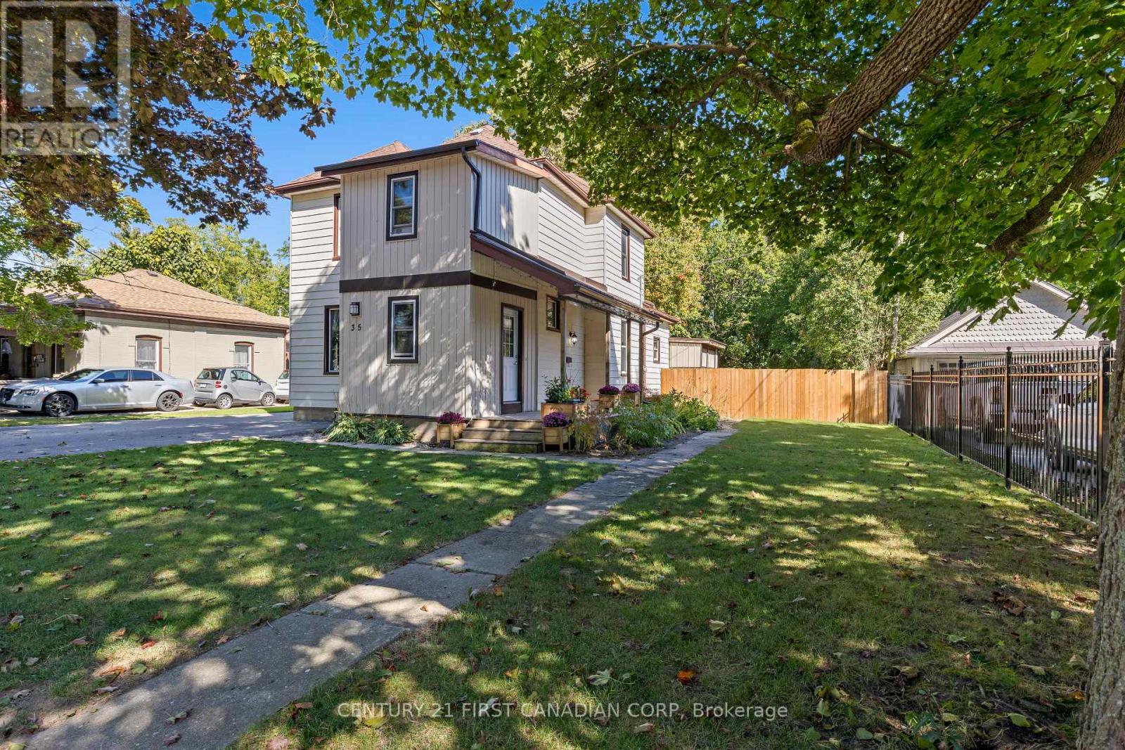 35 Victoria Street N, Aylmer, Ontario  N5H 1E6 - Photo 1 - X12434615