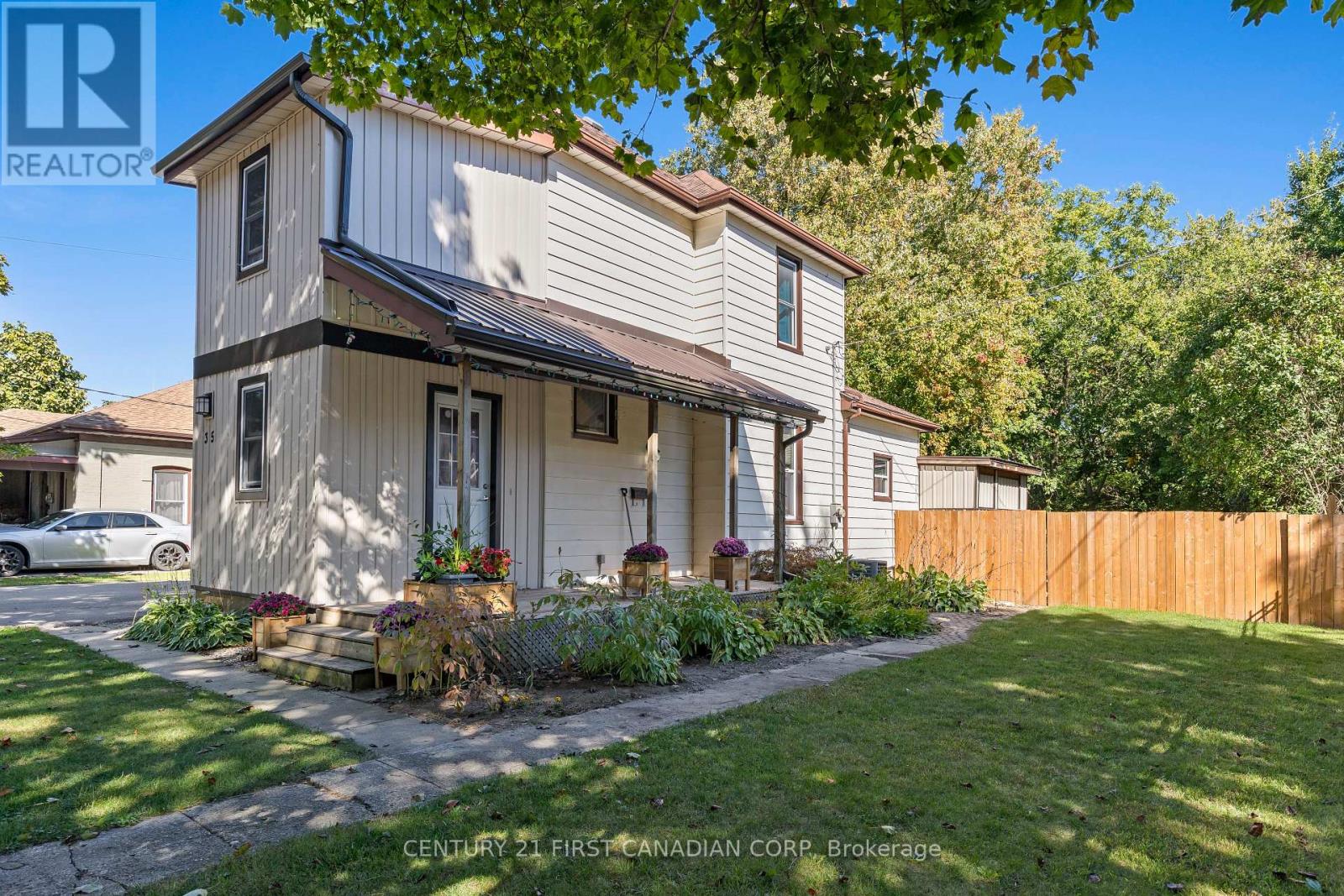35 Victoria Street N, Aylmer, Ontario  N5H 1E6 - Photo 2 - X12434615