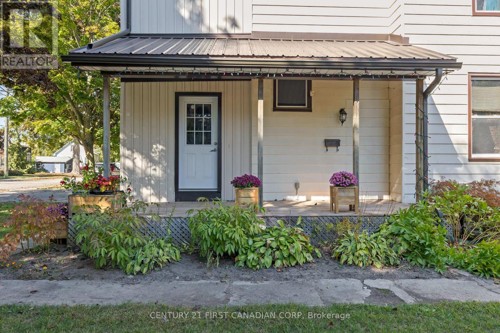 35 Victoria Street N, Aylmer, Ontario  N5H 1E6 - Photo 3 - X12434615