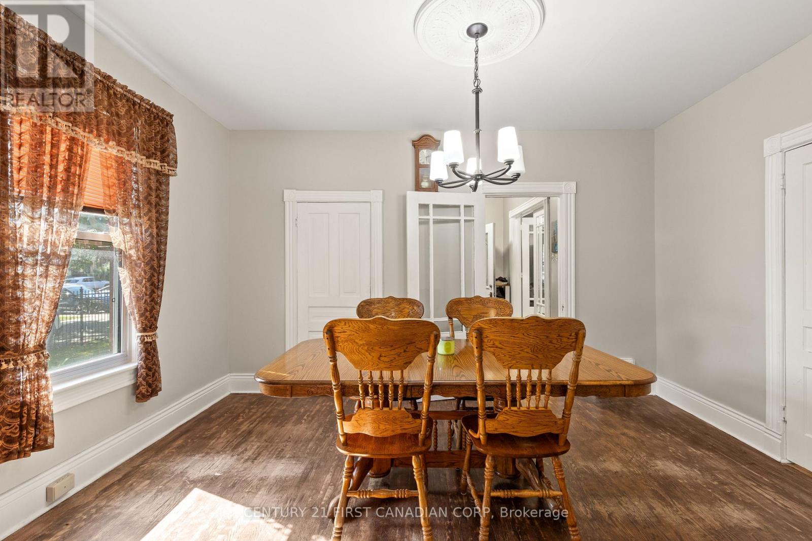 35 Victoria Street N, Aylmer, Ontario  N5H 1E6 - Photo 8 - X12434615