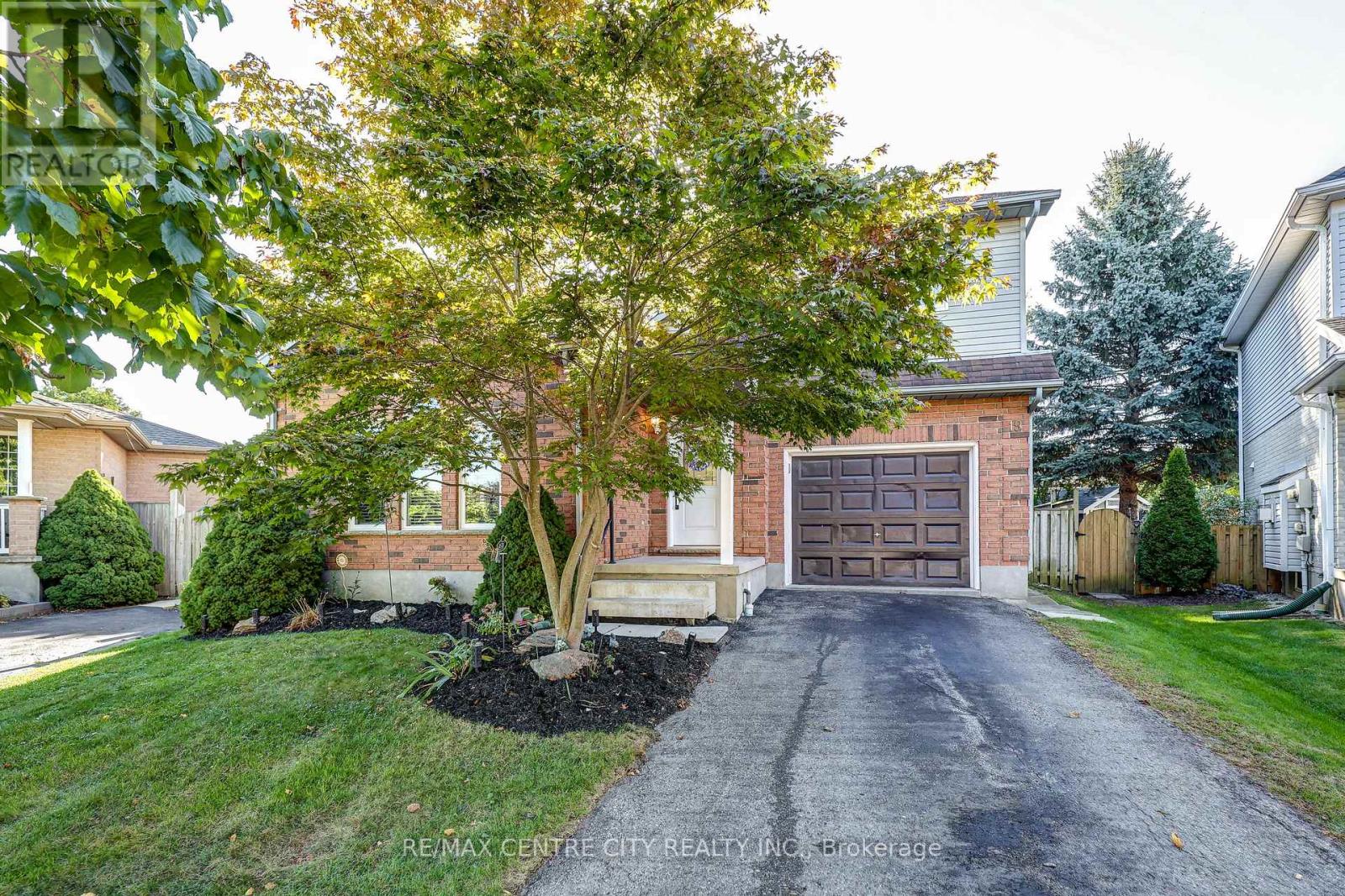 19 Lyford Court, St. Thomas, Ontario  N5R 6C6 - Photo 2 - X12434722