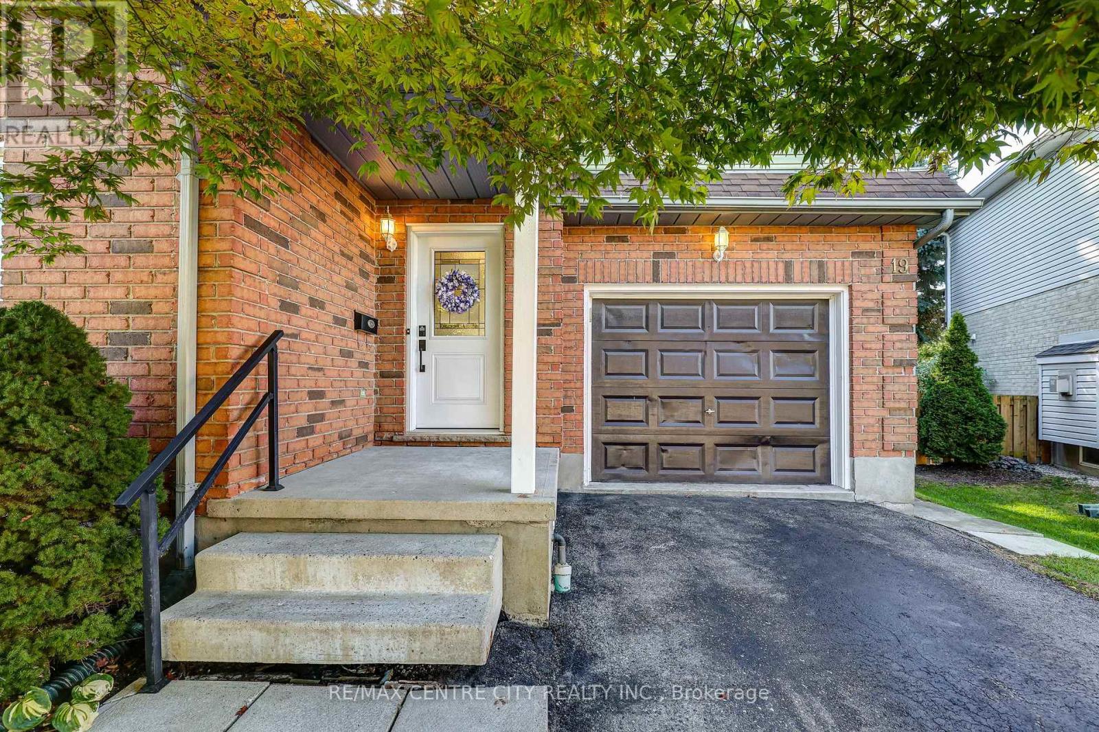 19 Lyford Court, St. Thomas, Ontario  N5R 6C6 - Photo 5 - X12434722