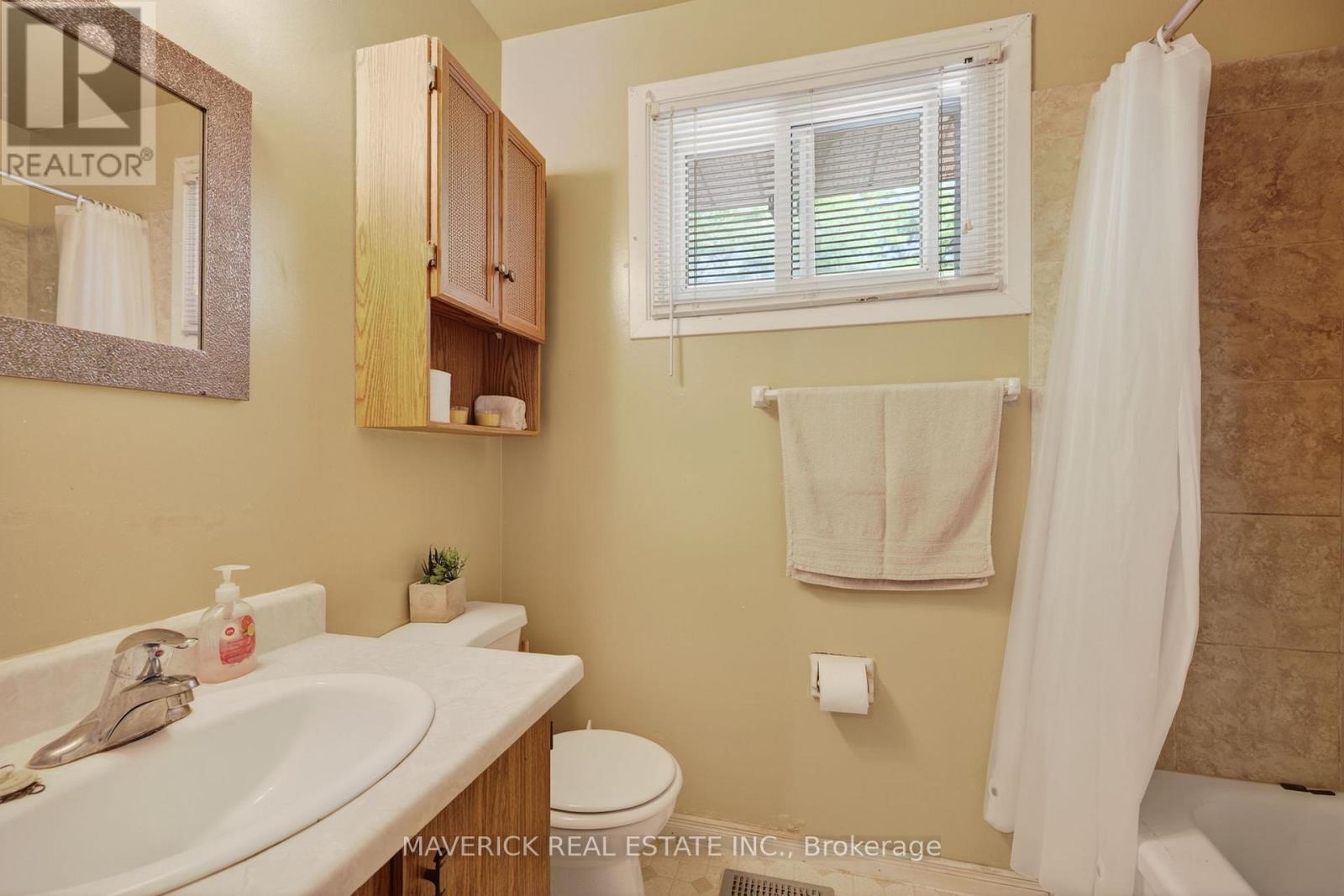 35 - 135 Andover Drive, London South, Ontario  N6J 4C2 - Photo 16 - X12434723