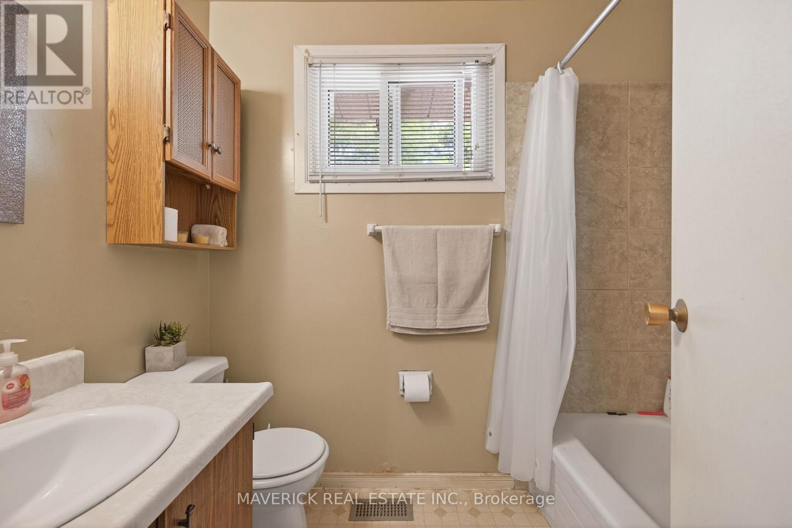 35 - 135 Andover Drive, London South, Ontario  N6J 4C2 - Photo 17 - X12434723