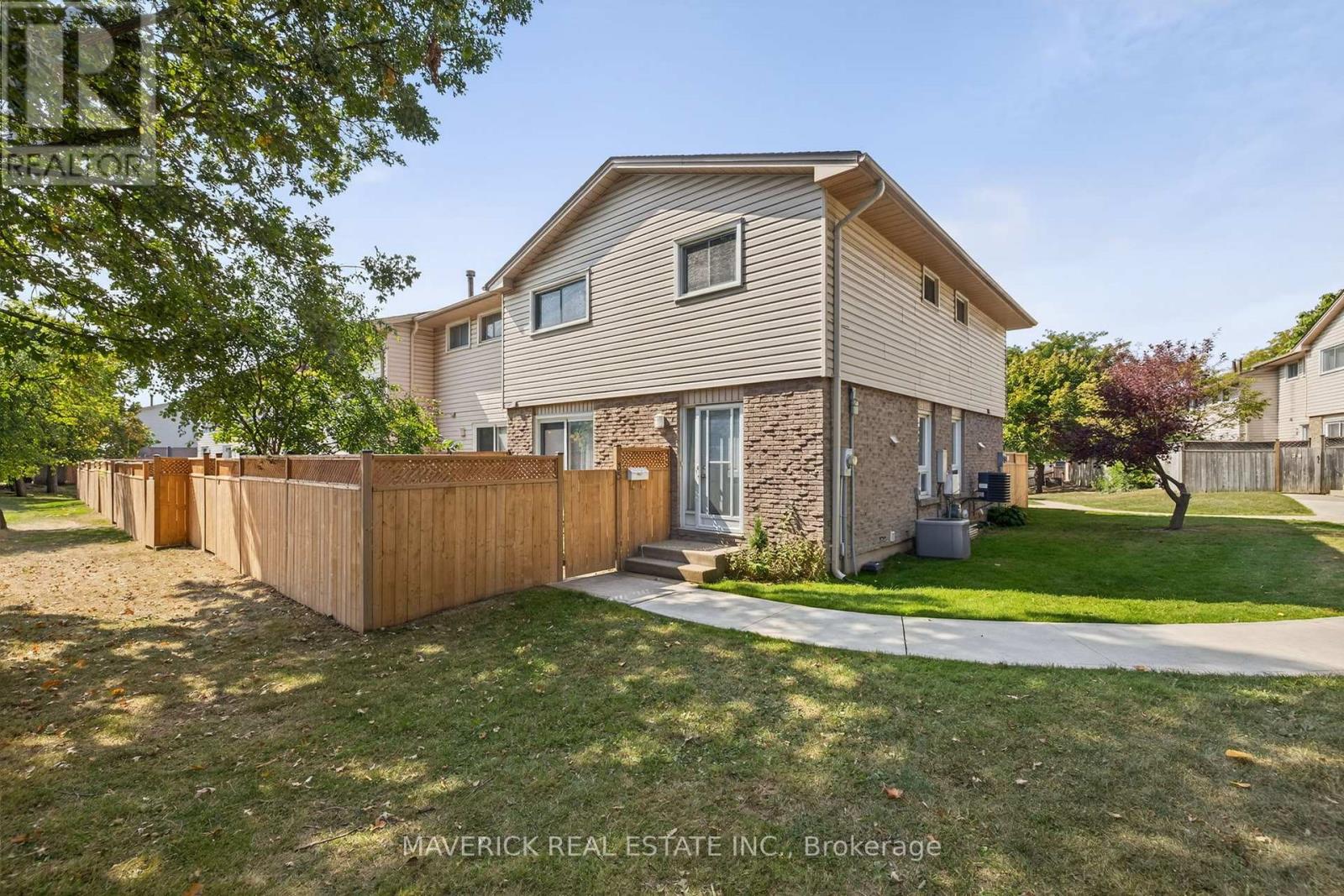 35 - 135 Andover Drive, London South, Ontario  N6J 4C2 - Photo 2 - X12434723