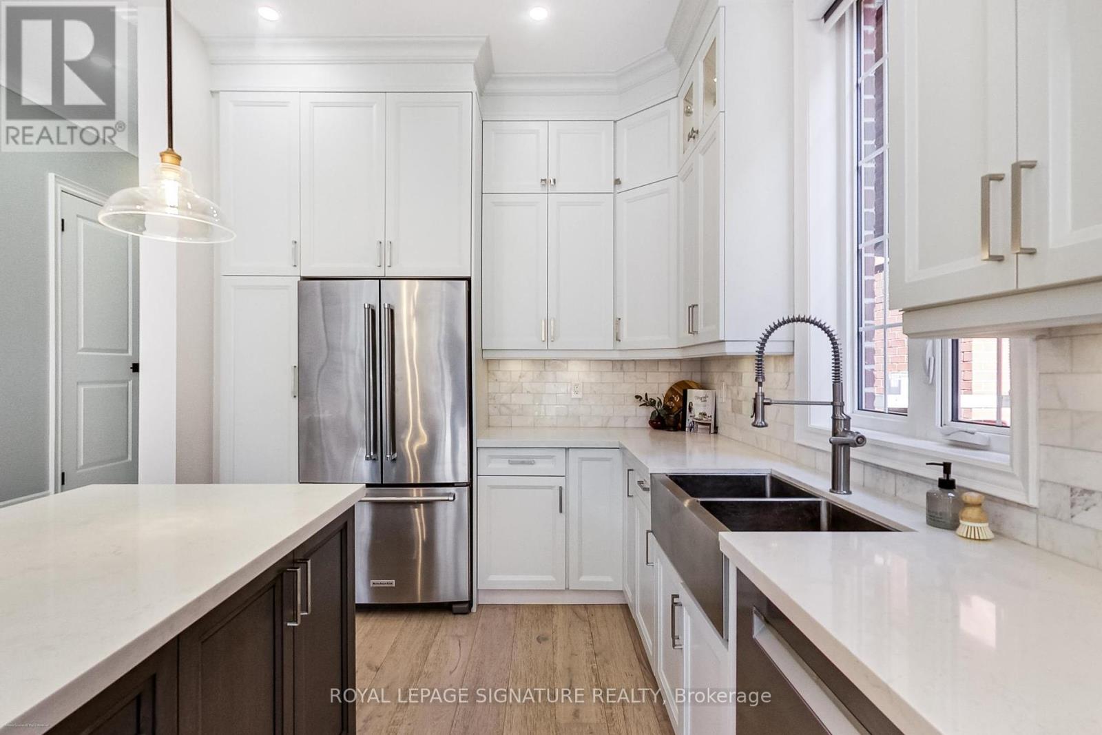 15a Owen Drive, Toronto, Ontario  M8W 1W8 - Photo 11 - W12407002