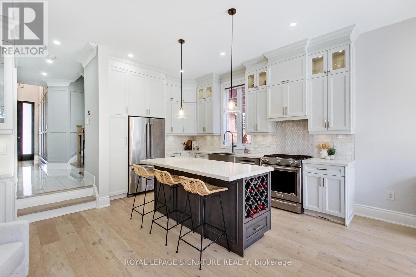 15a Owen Drive, Toronto, Ontario  M8W 1W8 - Photo 9 - W12407002
