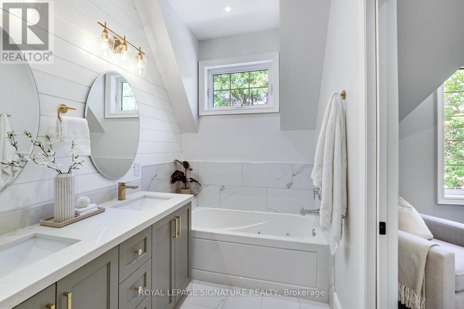 15a Owen Drive, Toronto, Ontario  M8W 1W8 - Photo 27 - W12407002