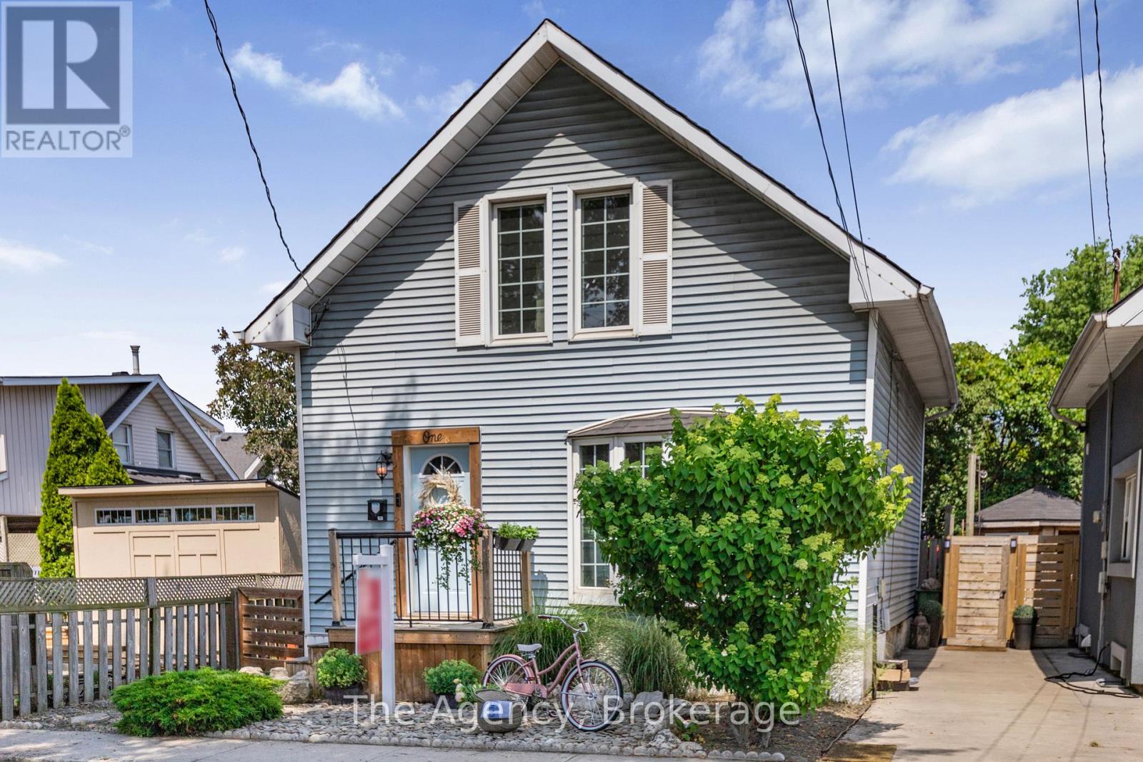 1 Mareve Avenue, Hamilton, Ontario  L8H 7A7 - Photo 2 - X12415771