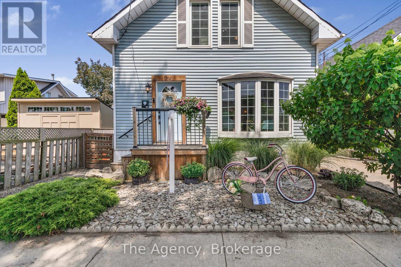 1 Mareve Avenue, Hamilton, Ontario  L8H 7A7 - Photo 5 - X12415771