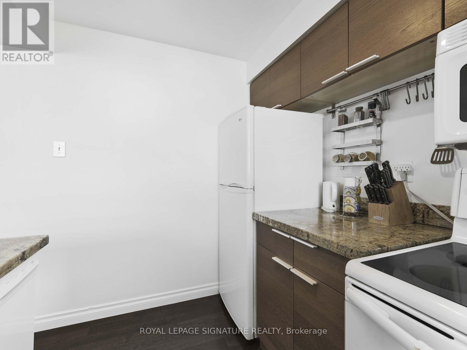 901 - 105 Mc Caul Street, Toronto, Ontario  M5T 2X4 - Photo 16 - C12434538