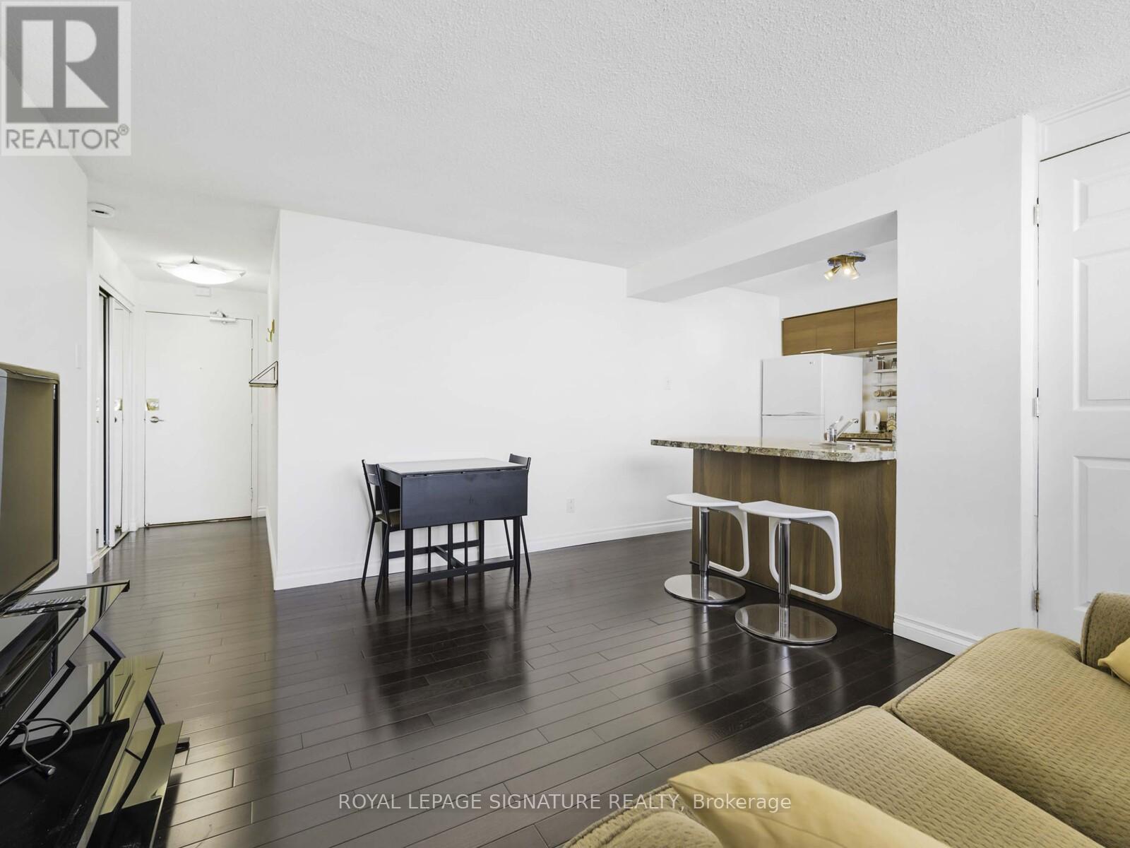 901 - 105 Mc Caul Street, Toronto, Ontario  M5T 2X4 - Photo 5 - C12434538