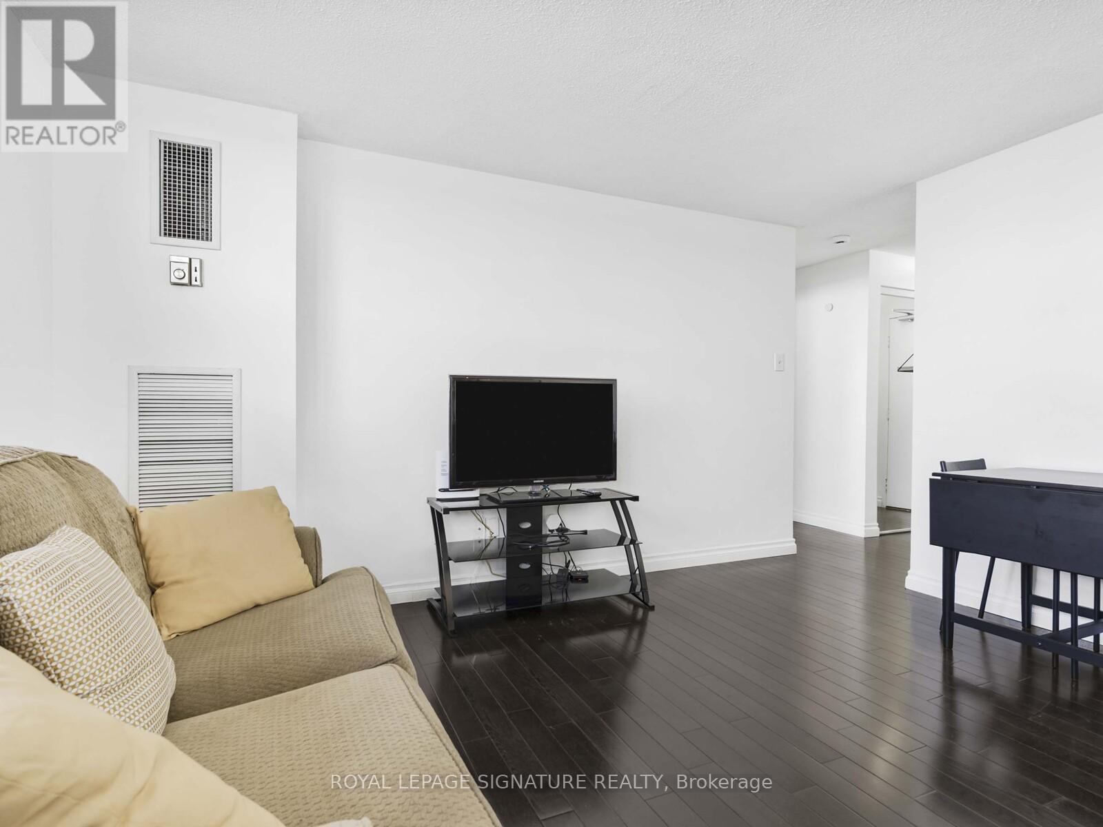 901 - 105 Mc Caul Street, Toronto, Ontario  M5T 2X4 - Photo 9 - C12434538