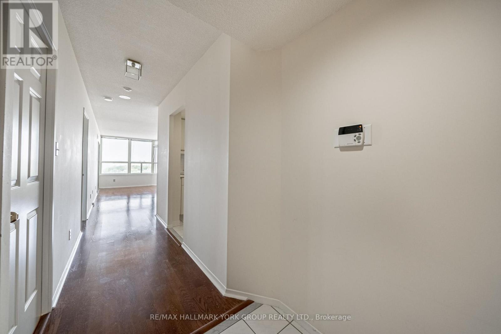 1617 - 268 Ridley Boulevard, Toronto, Ontario  M5M 4N3 - Photo 3 - C12434597
