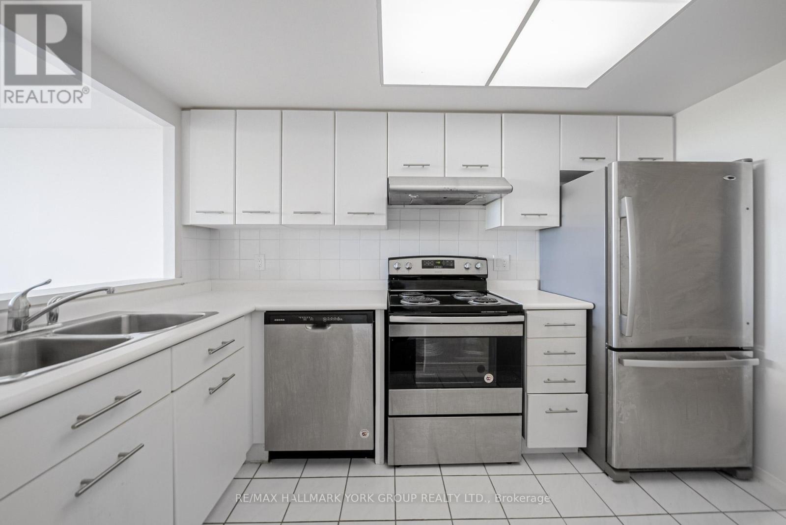 1617 - 268 Ridley Boulevard, Toronto, Ontario  M5M 4N3 - Photo 4 - C12434597