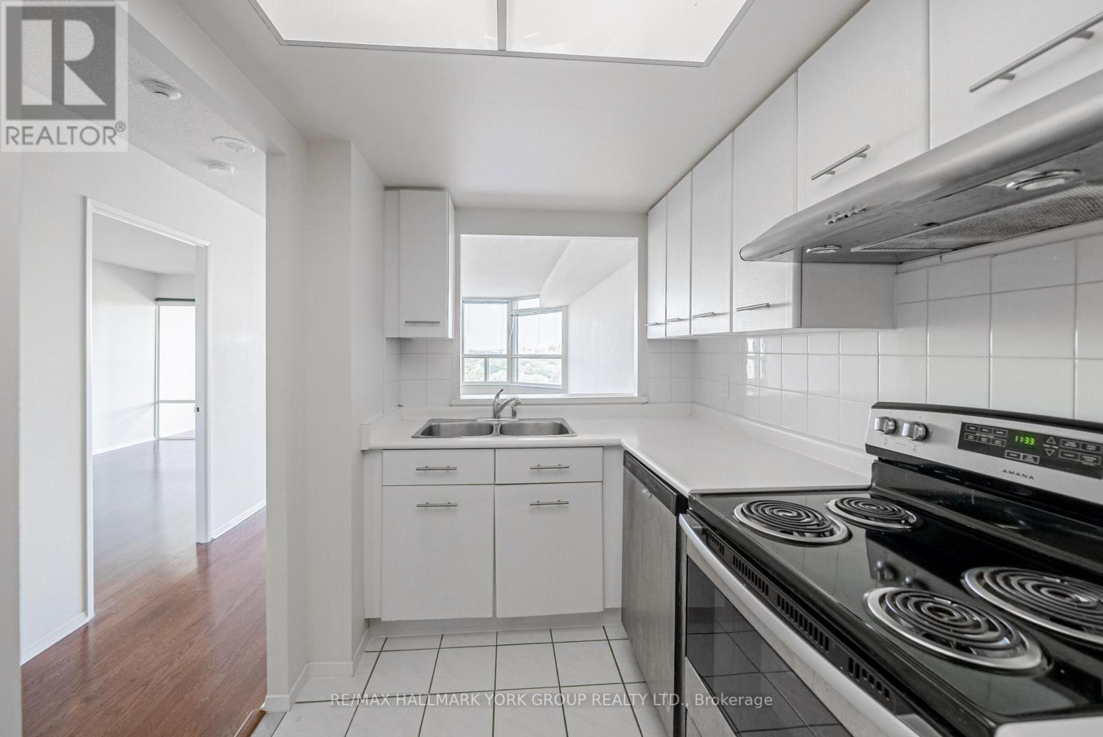 1617 - 268 Ridley Boulevard, Toronto, Ontario  M5M 4N3 - Photo 5 - C12434597