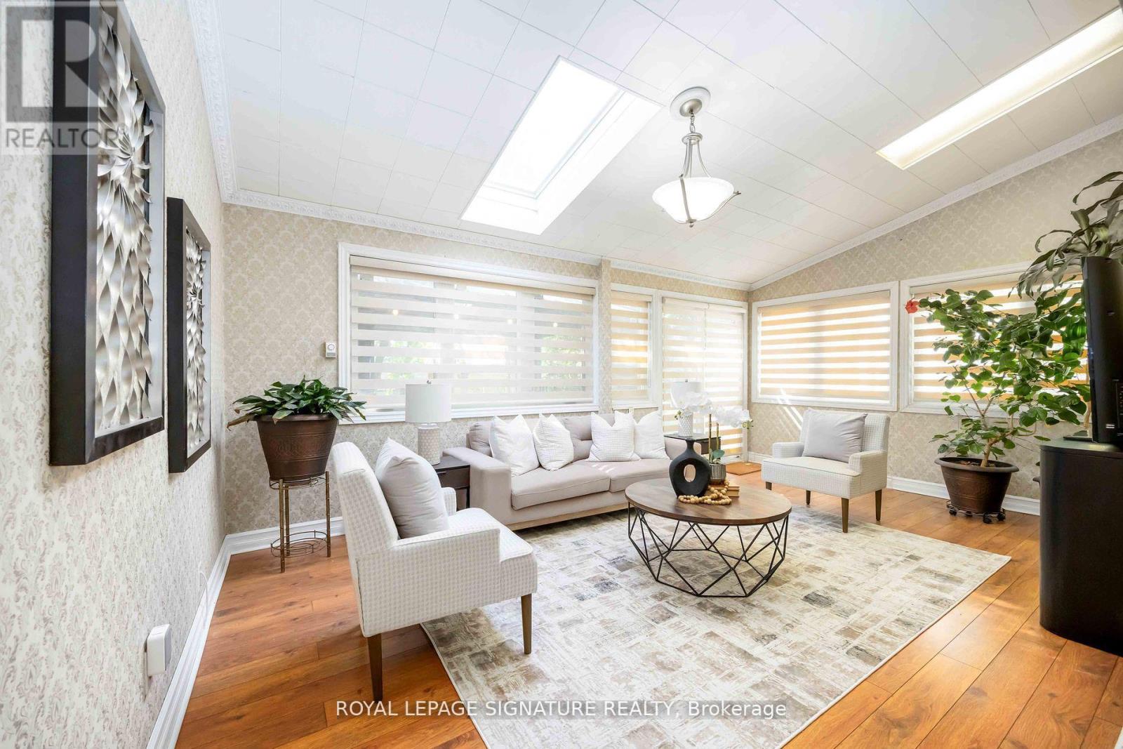 104 Billington Crescent, Toronto (Parkwoods-Donalda), Ontario  M3A 2G6 - Photo 3 - C12434599