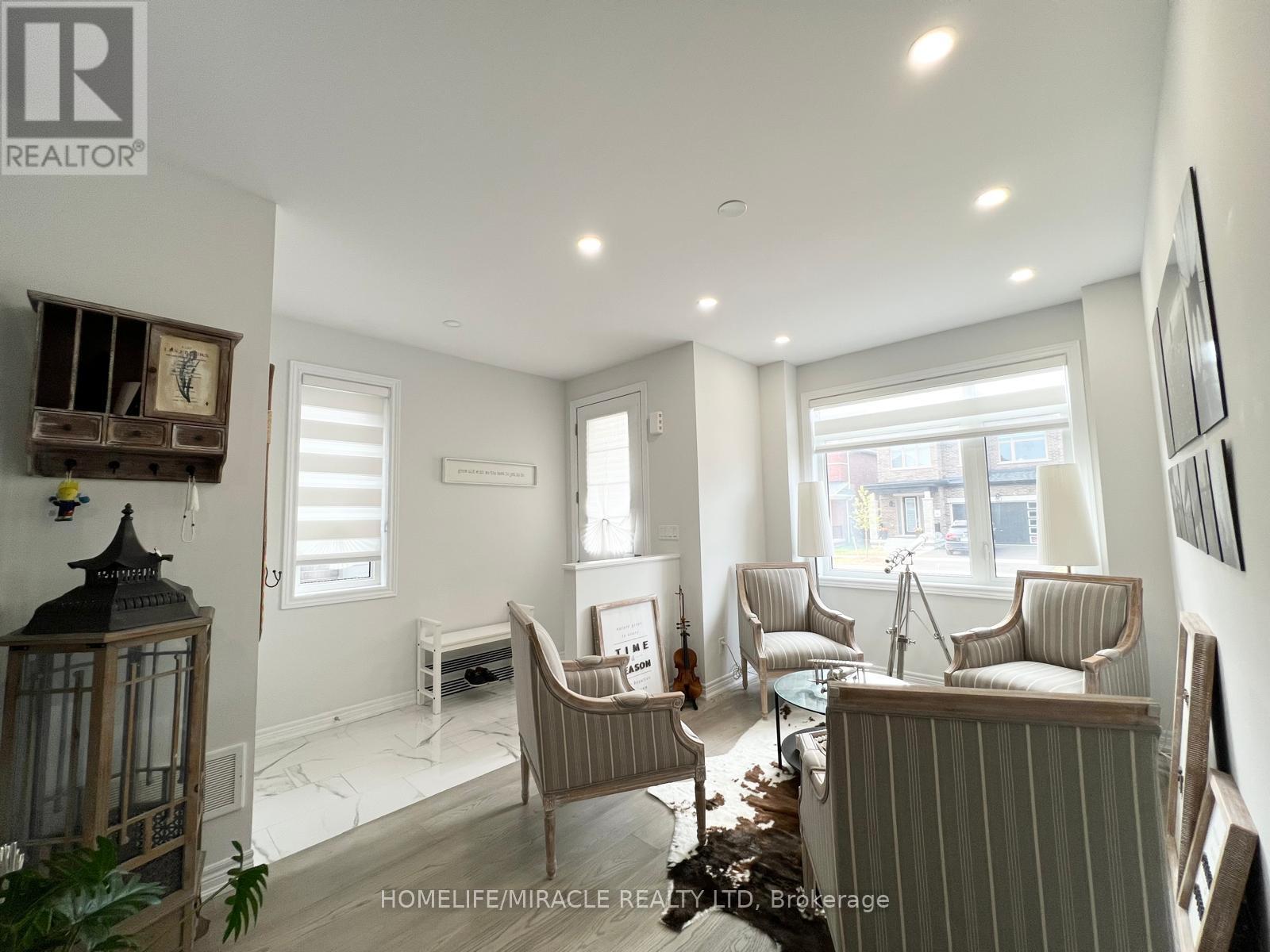 1017 Lockie Drive, Oshawa, Ontario  L1L 0S2 - Photo 5 - E12434586