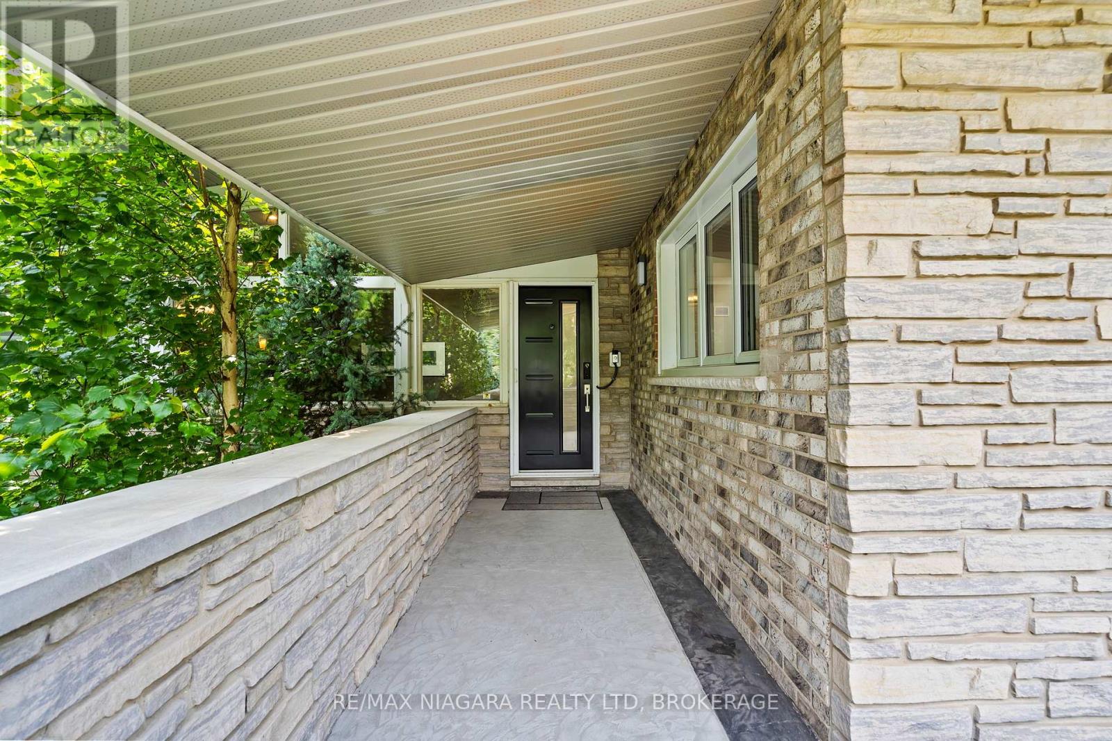 2 Mallette Crescent, Niagara-On-The-Lake (St. Davids), Ontario  L0S 1J0 - Photo 13 - X12434673