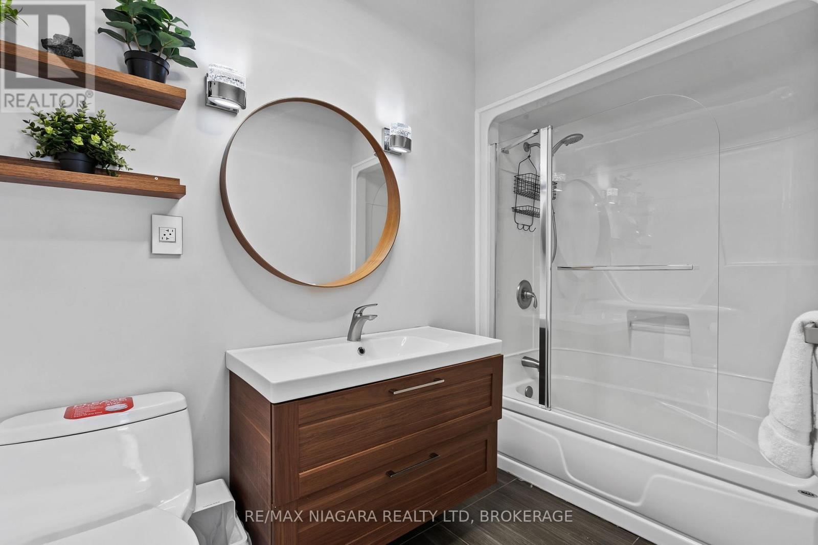 2 Mallette Crescent, Niagara-On-The-Lake (St. Davids), Ontario  L0S 1J0 - Photo 34 - X12434673