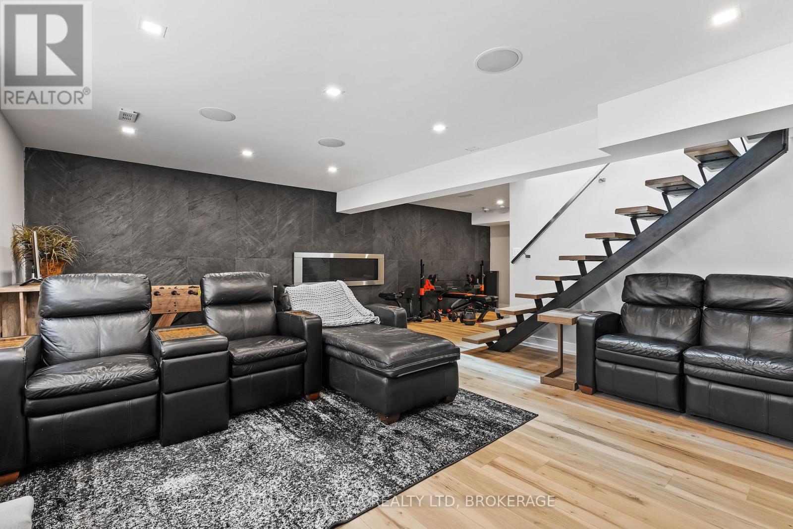2 Mallette Crescent, Niagara-On-The-Lake (St. Davids), Ontario  L0S 1J0 - Photo 35 - X12434673