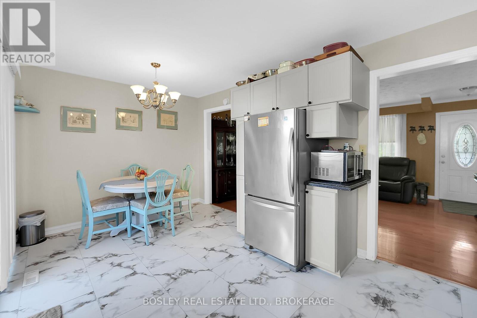 57 Meredith Drive, St. Catharines (Carlton/bunting), Ontario  L2M 6R5 - Photo 6 - X12434701