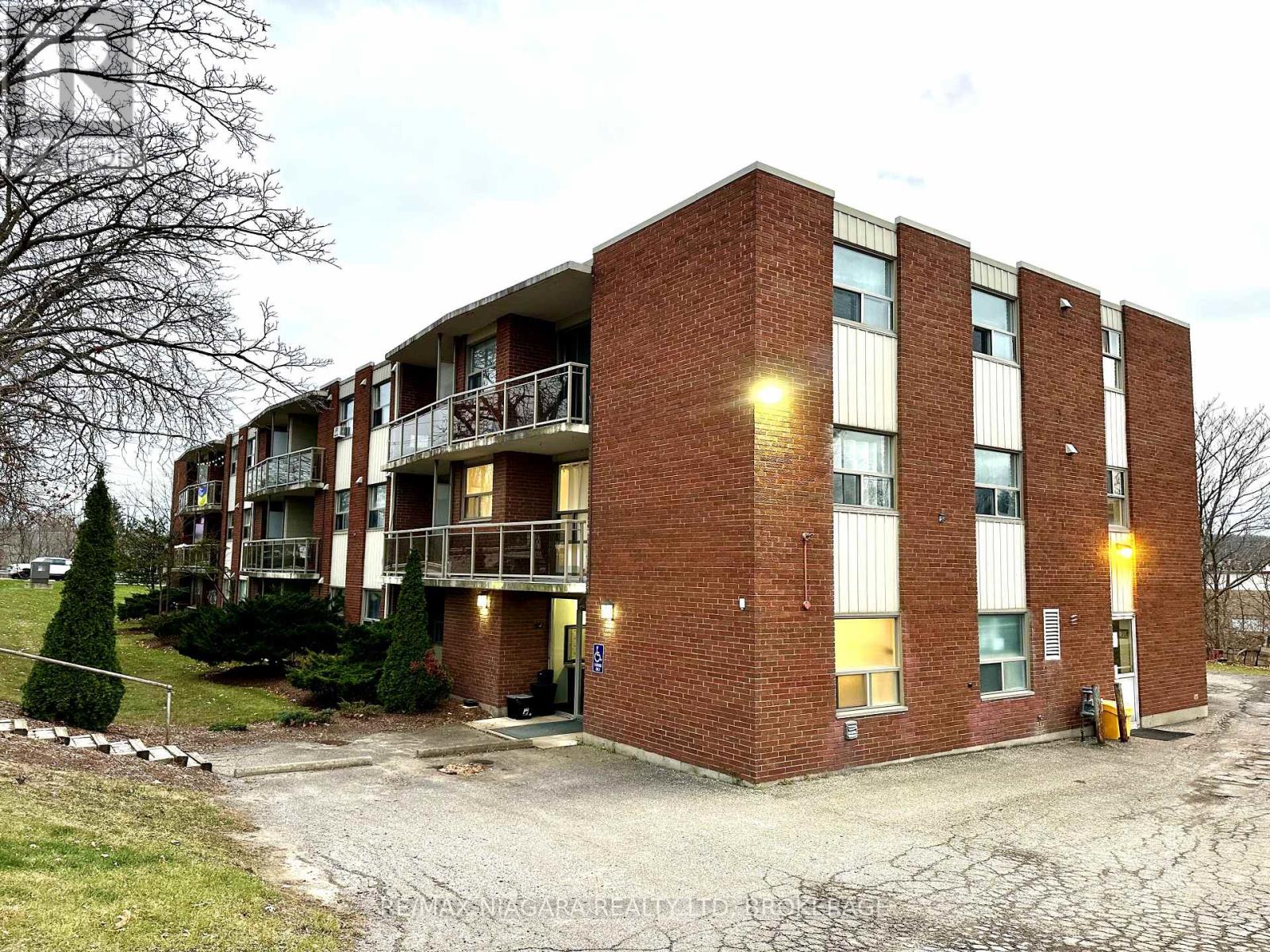 308 - 7 Riverview Boulevard, St. Catharines (Glendale/glenridge), Ontario  L2T 3L5 - Photo 1 - X12434741